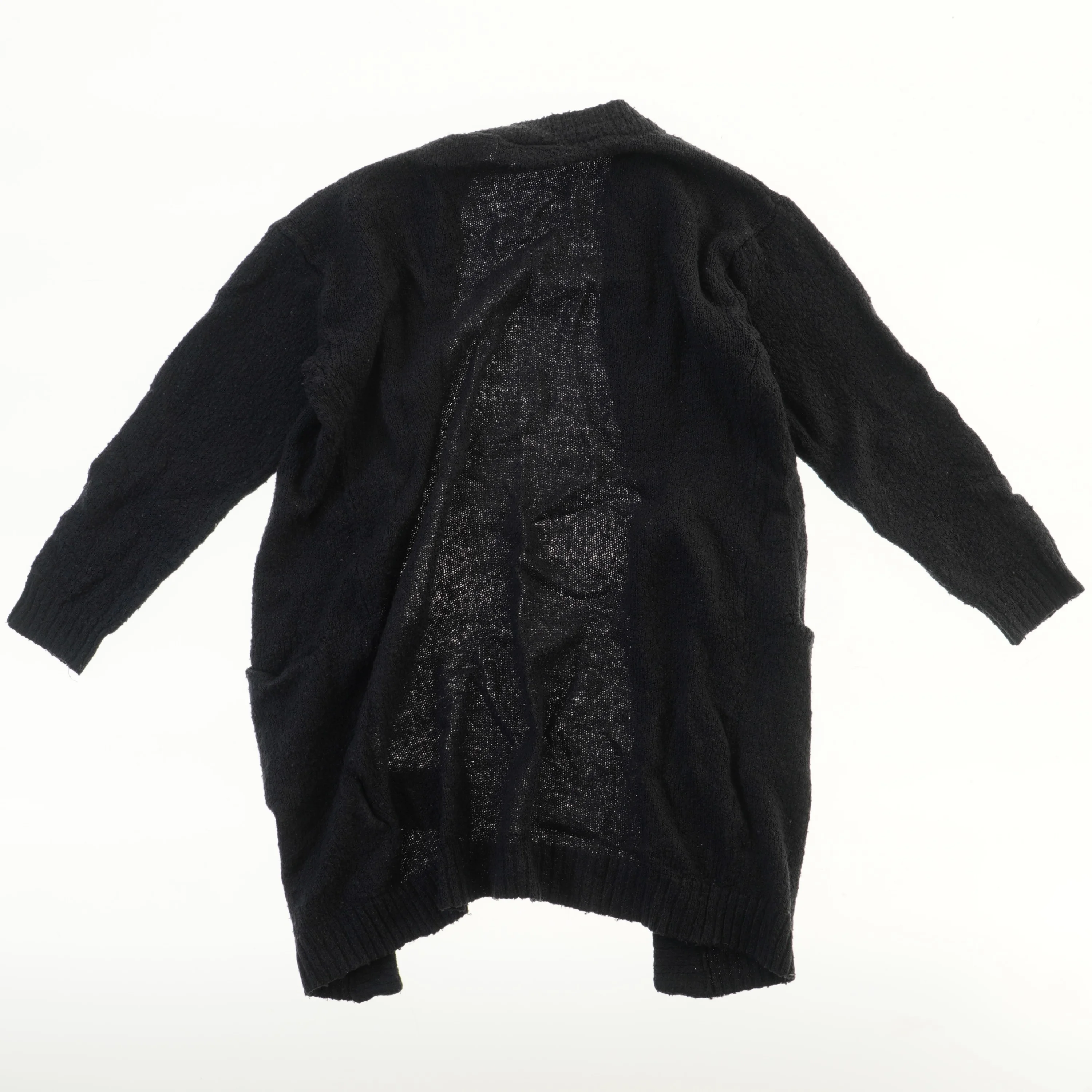 Lang sort cardigan fra Name It (str. 116)