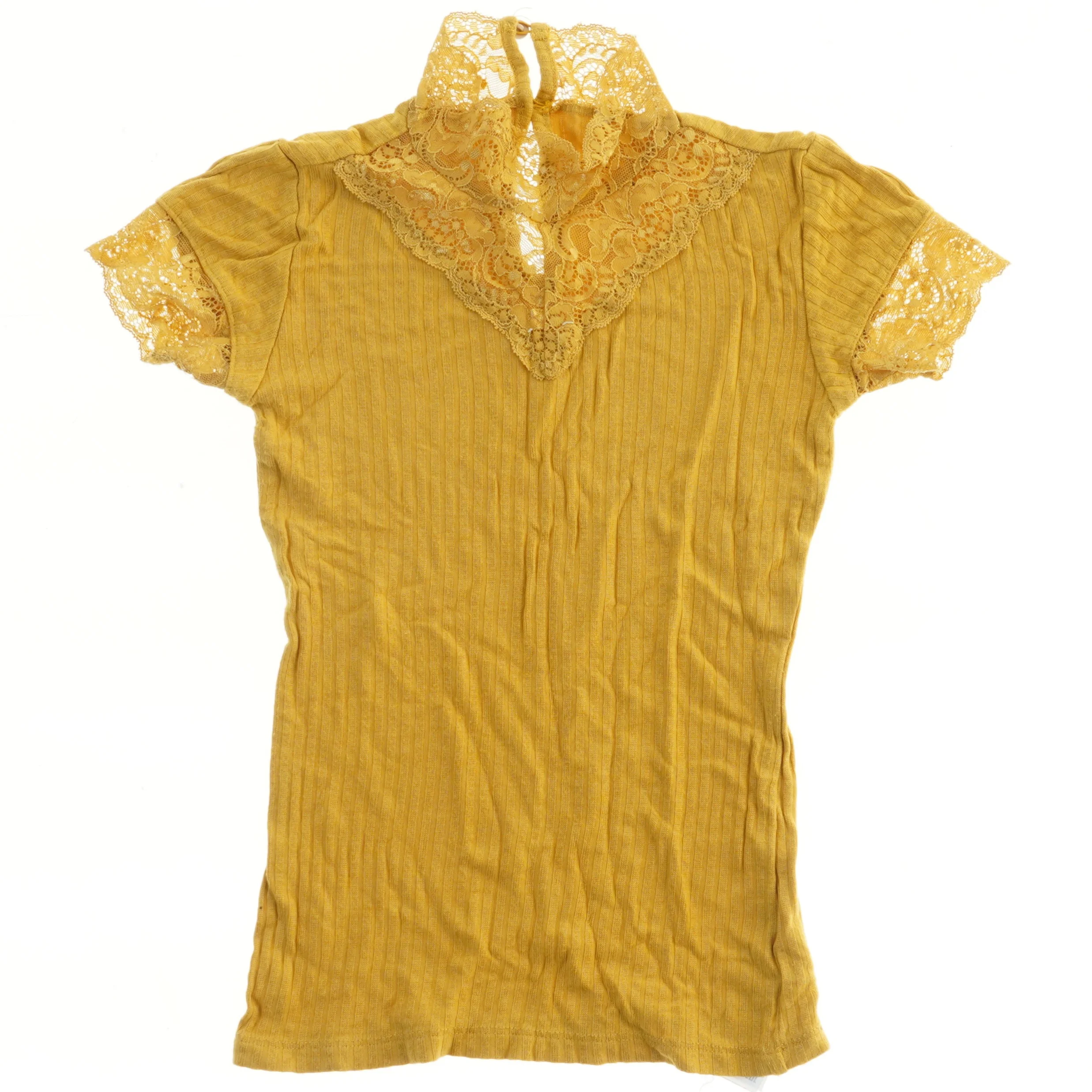Bluse med blonde detaljer fra Name It (str. 122)