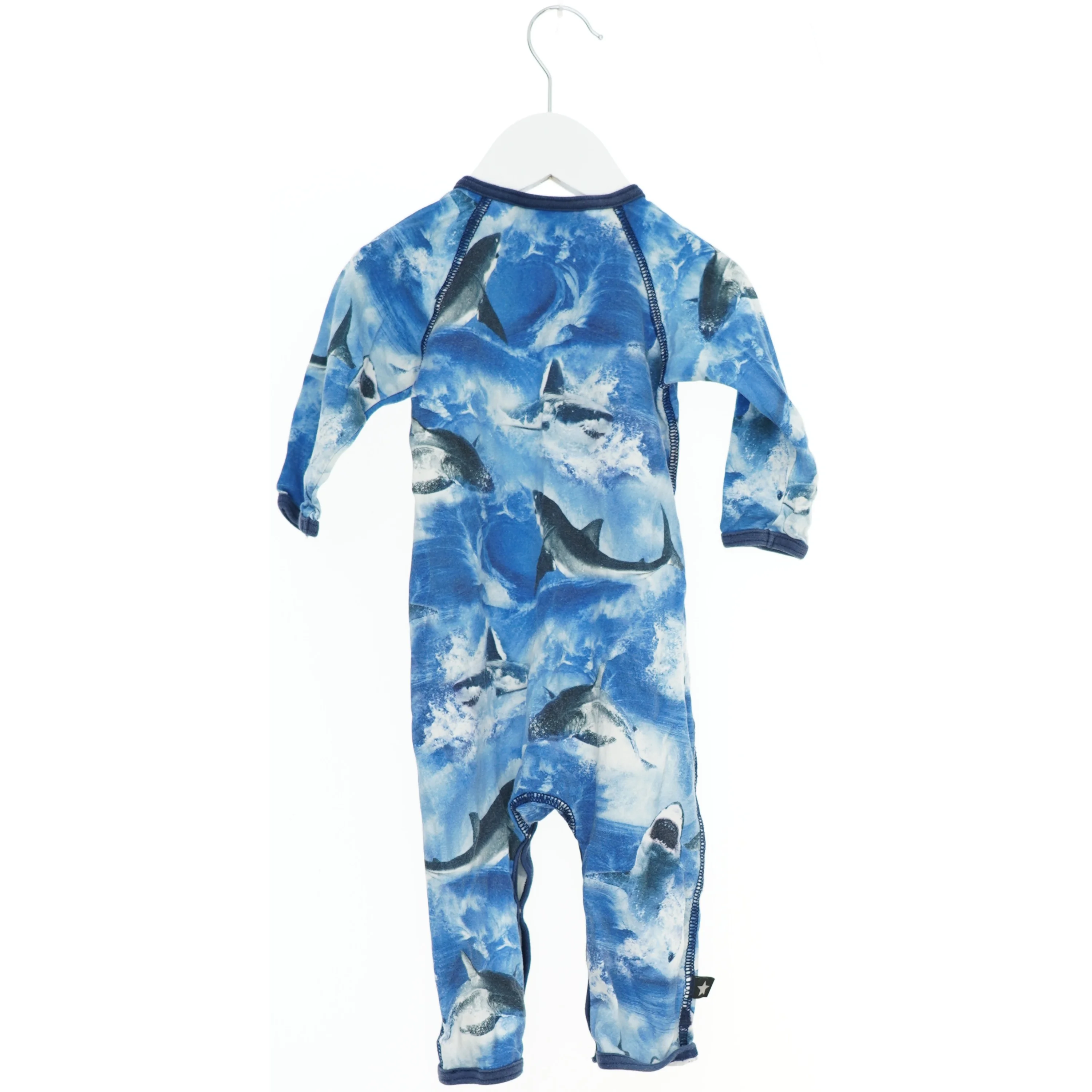 Heldragt med haj-motiv fra Molo (str. 74)