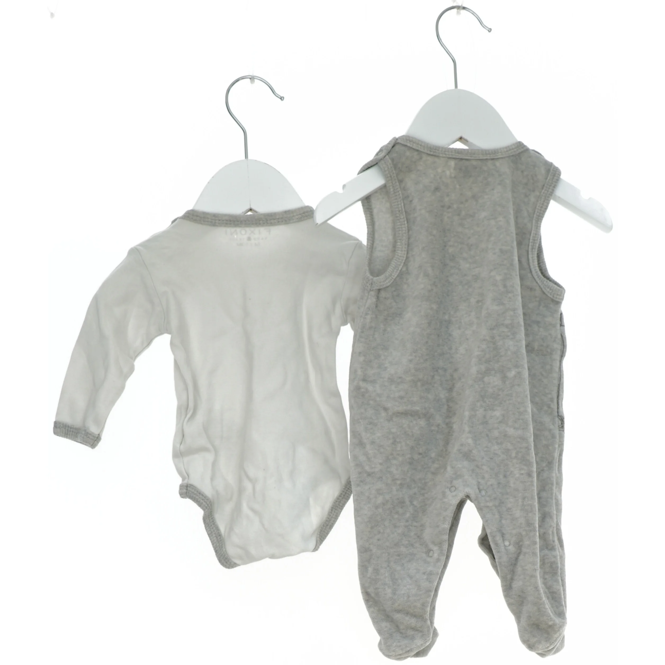 Babysæt med bodystocking og heldragt fra Fixoni (str. 56)