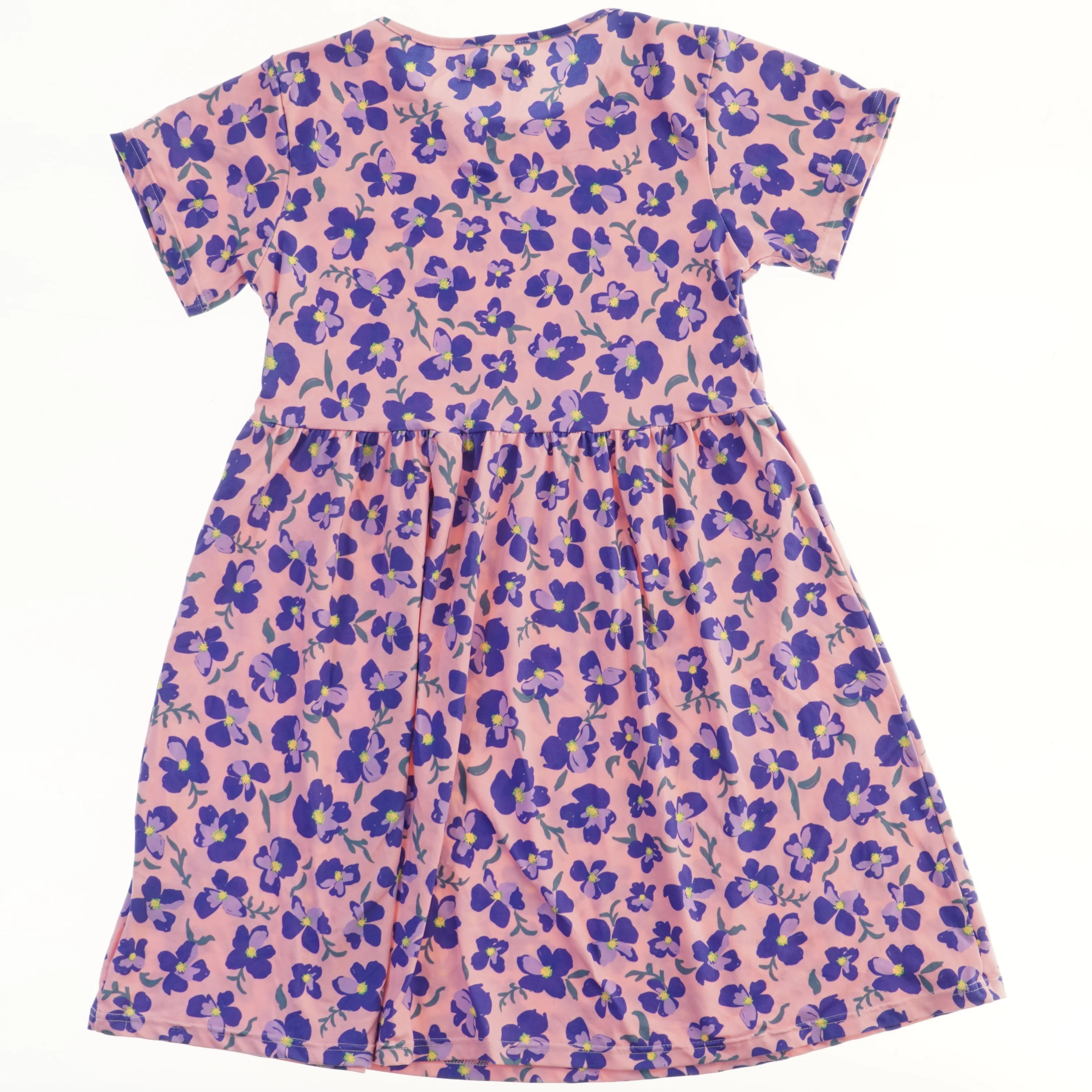 Blomstret kjole fra LIBERTÉ Ami (str. 122)