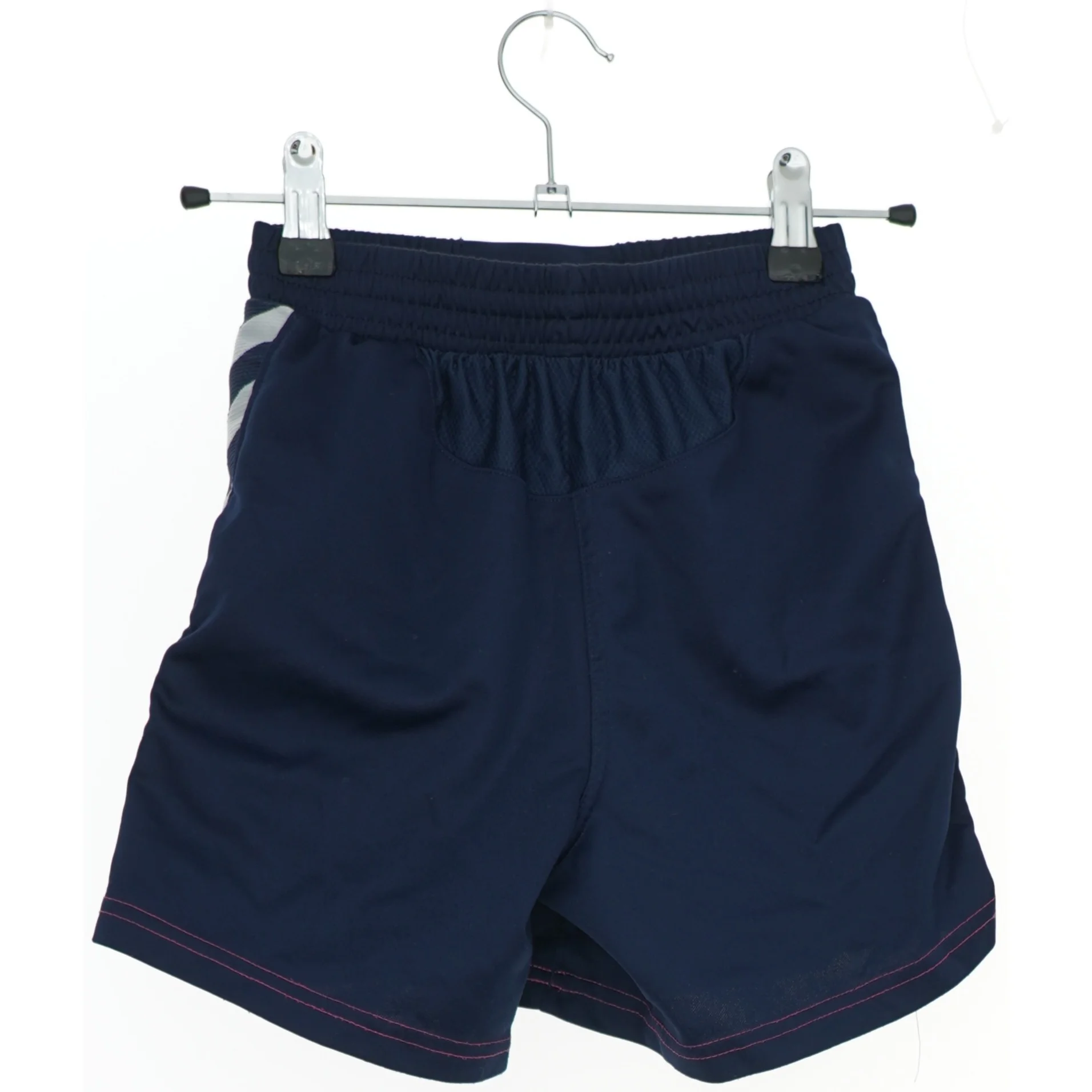 Shorts med striber på siden fra Hummel (str. 116)