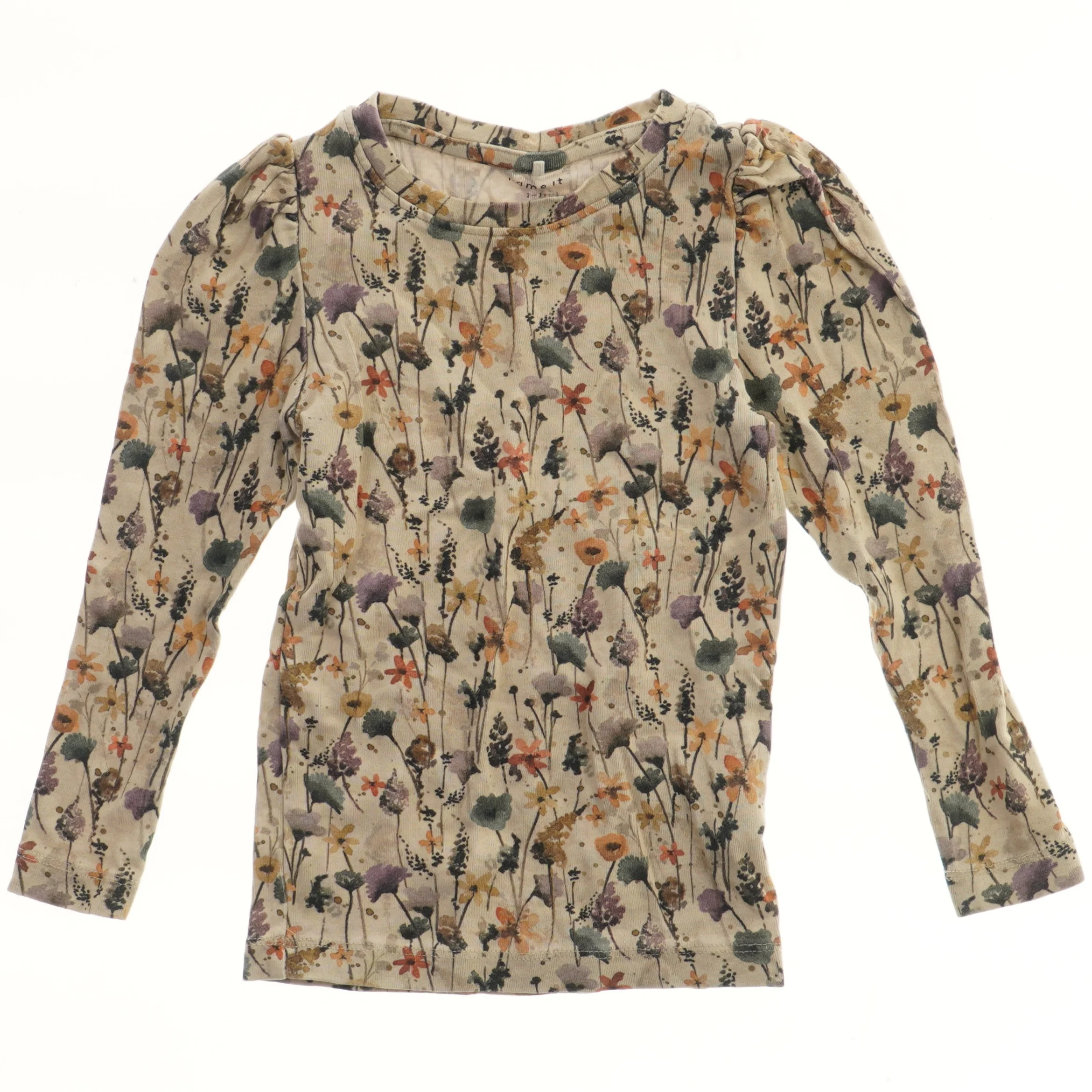 Bluse med blomstermønster fra Name It (str. 98)