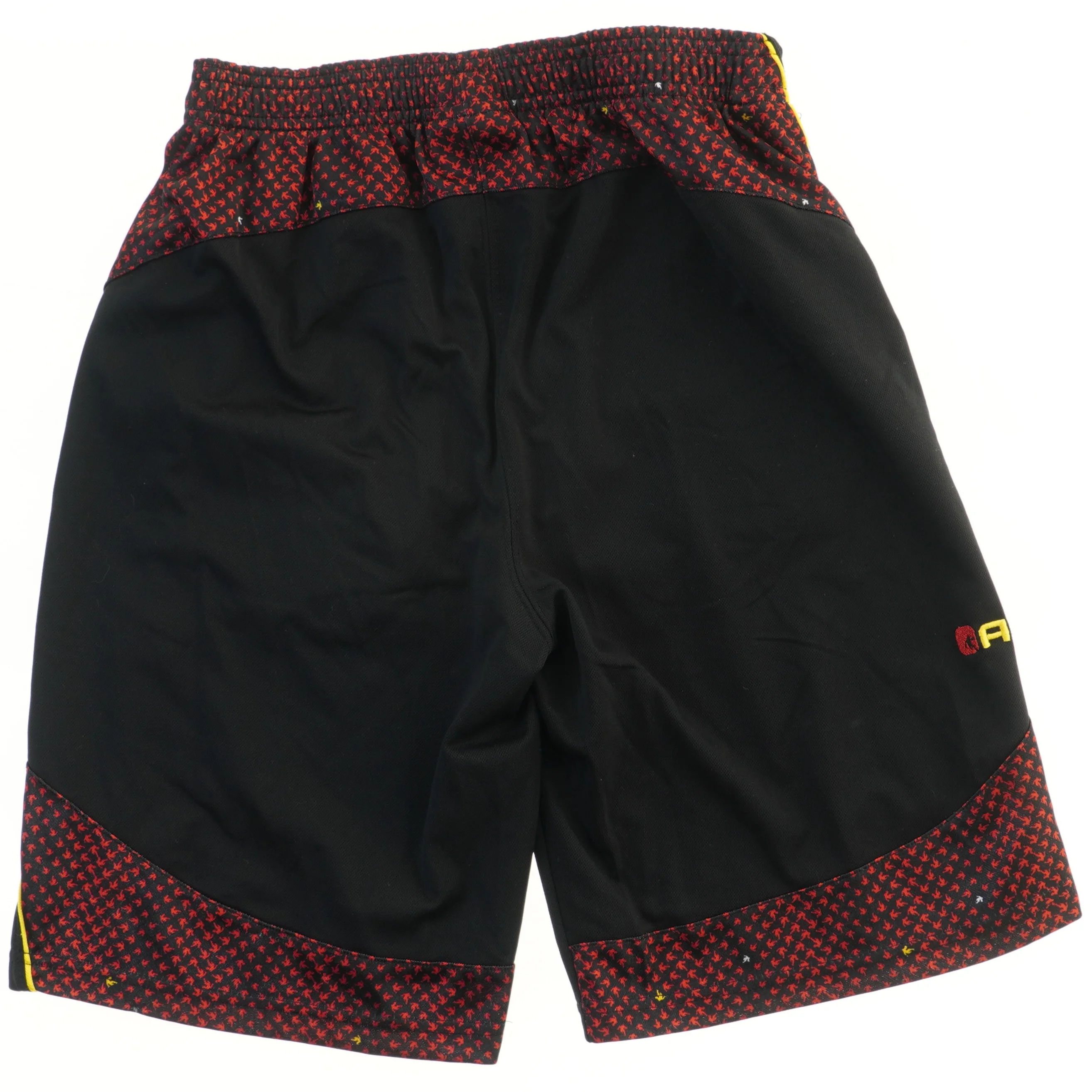 Sportsshorts med mønster fra And1 (str. 140)