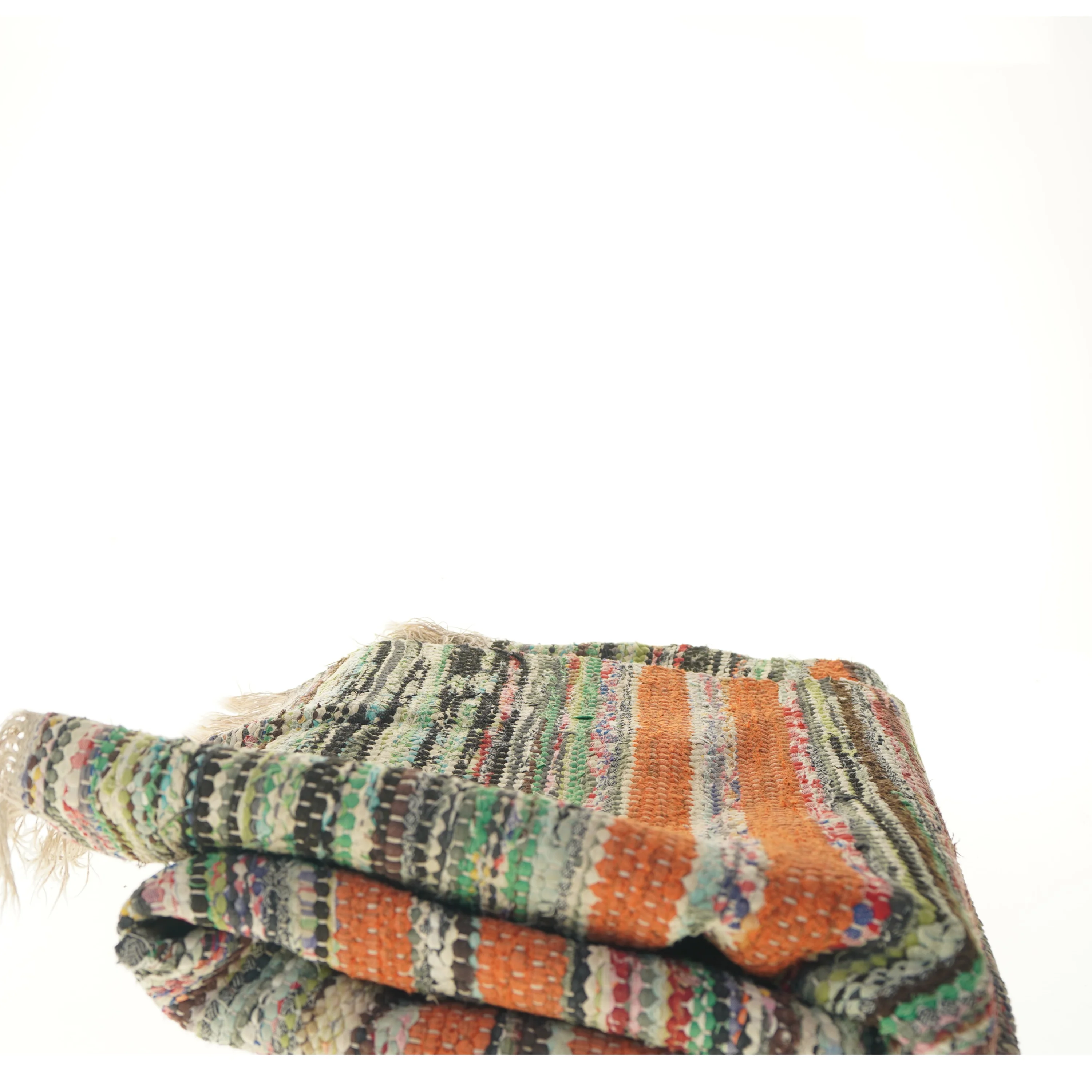 Svensk kludetæppe med frynser (str. 240x110 cm)