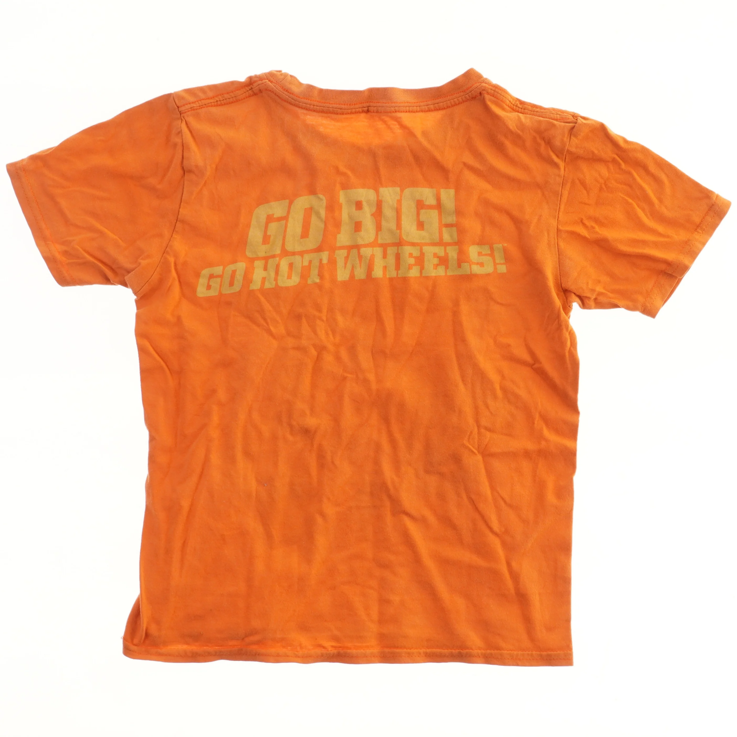 Orange T-shirt med Monster Trucks (str.  48x36 cm)