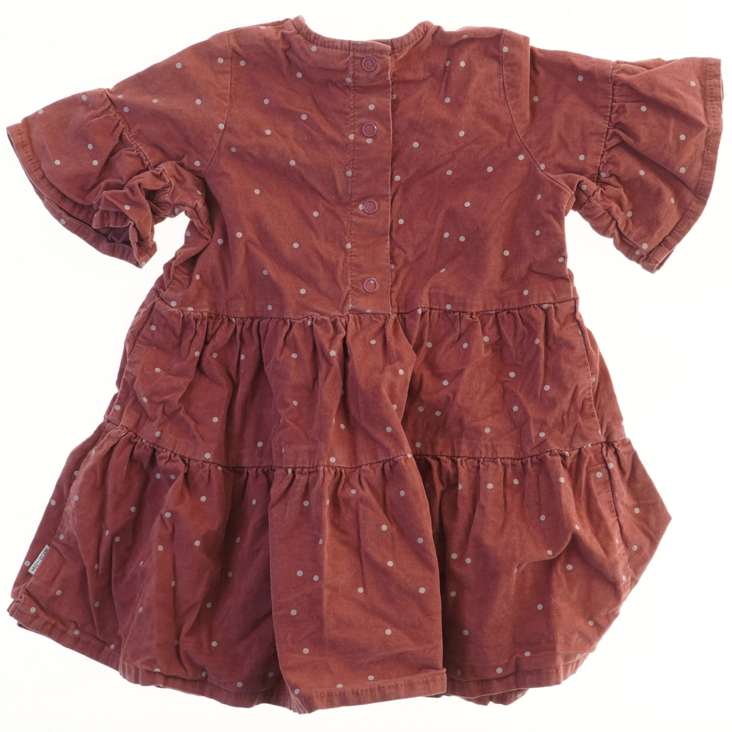 Rosa føjlskjole med prikker fra Hust & Claire (str. 98)