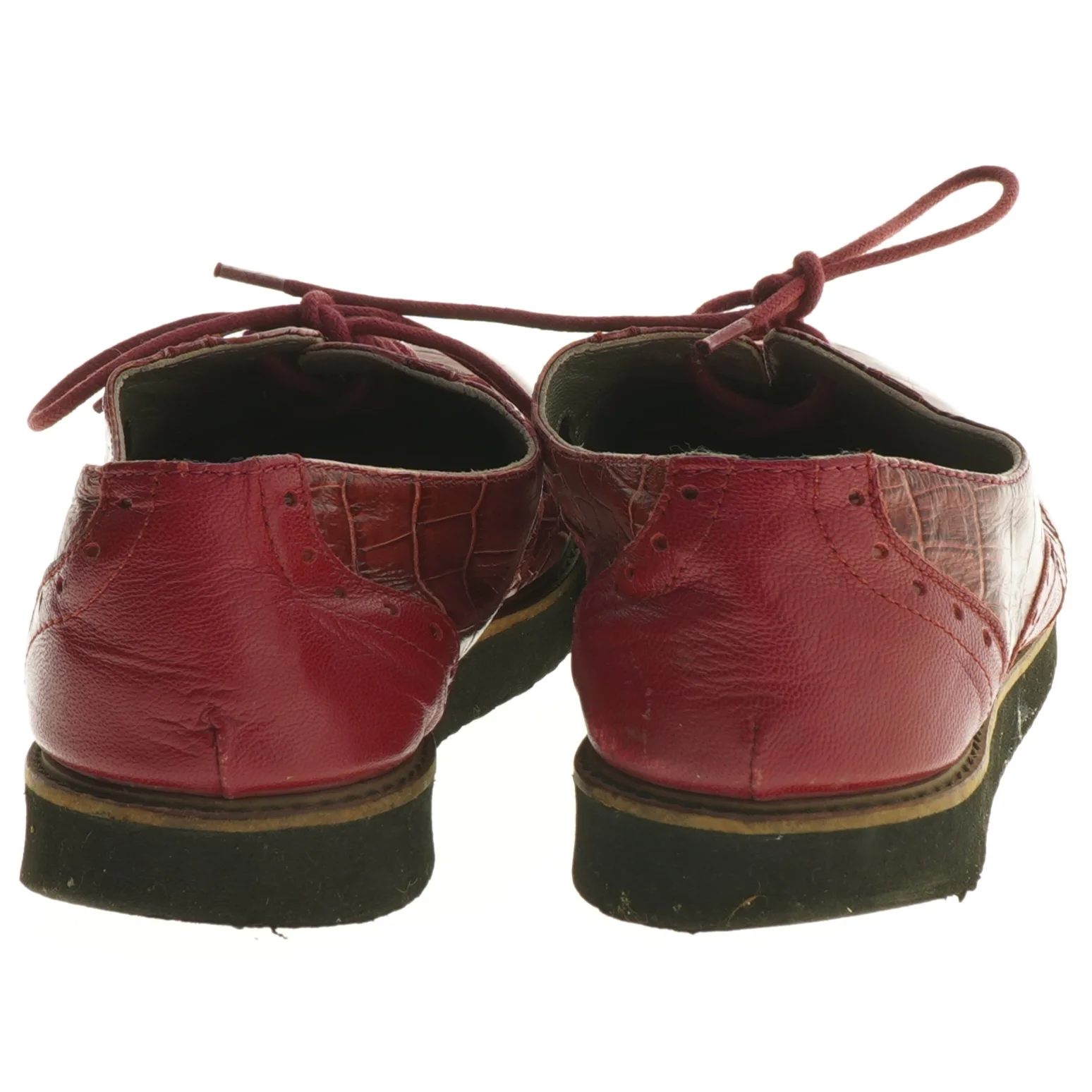 Røde sko med krokodillemønster (str. længde 28 cm)