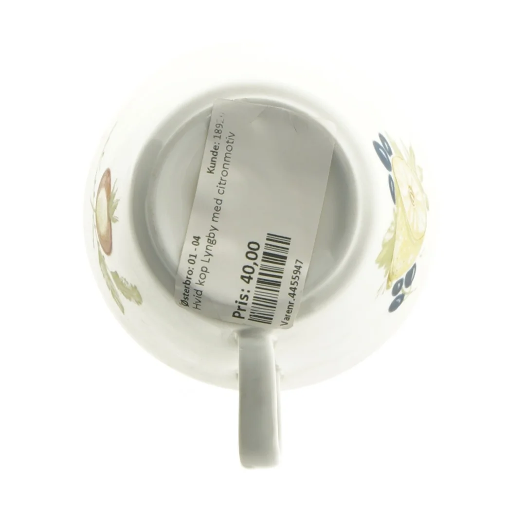 Lyngby Porcelænskop med frugtdekoration fra Lyngby (str. Ø 9,5 cm)
