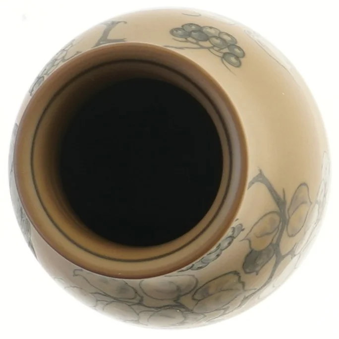 Vase med påfuglemotiv fra Hjort Keramik(str. Ø 8 cm længde 28 cm)