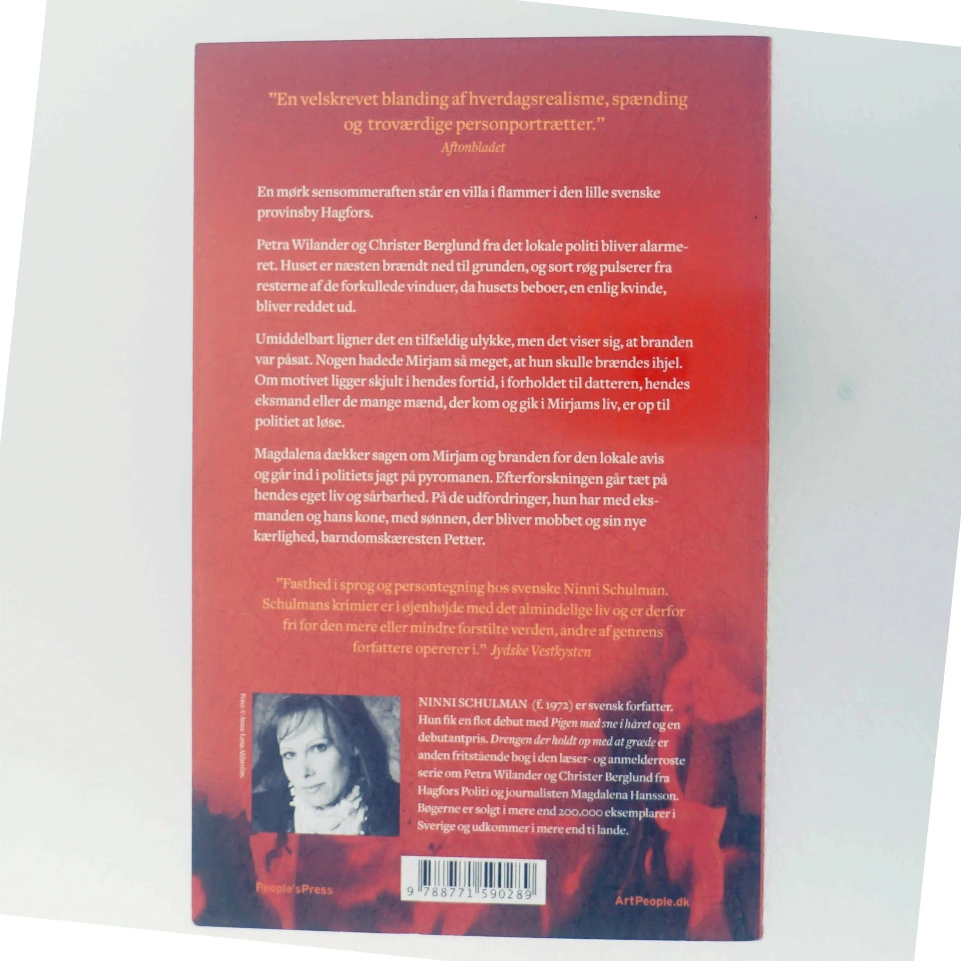 Drengen der holdt op med at græde : kriminalroman af Ninni Schulman (Bog)