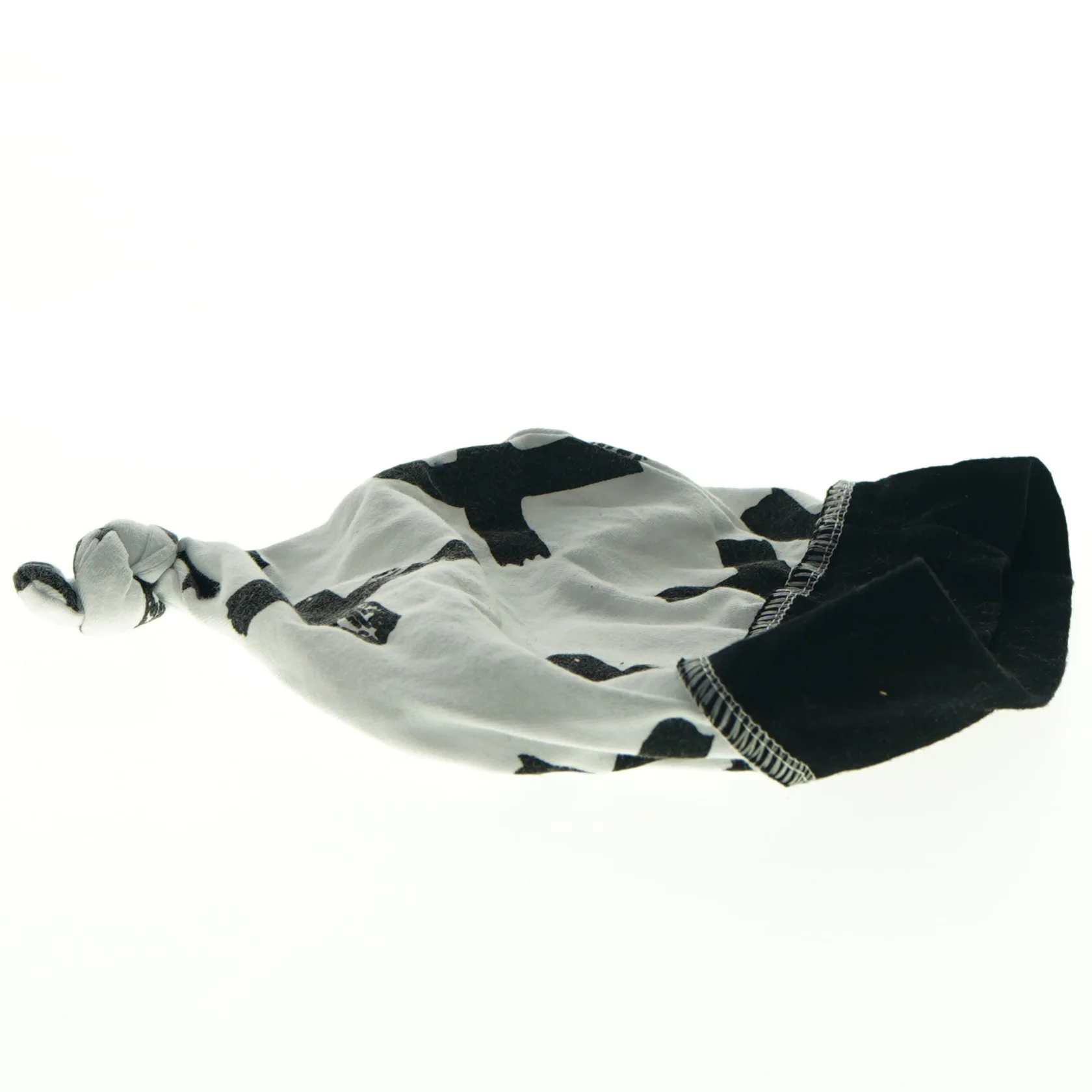 Hvid og sort hue med kryds-mønster (str. L. 19. cm. b 17 cm)