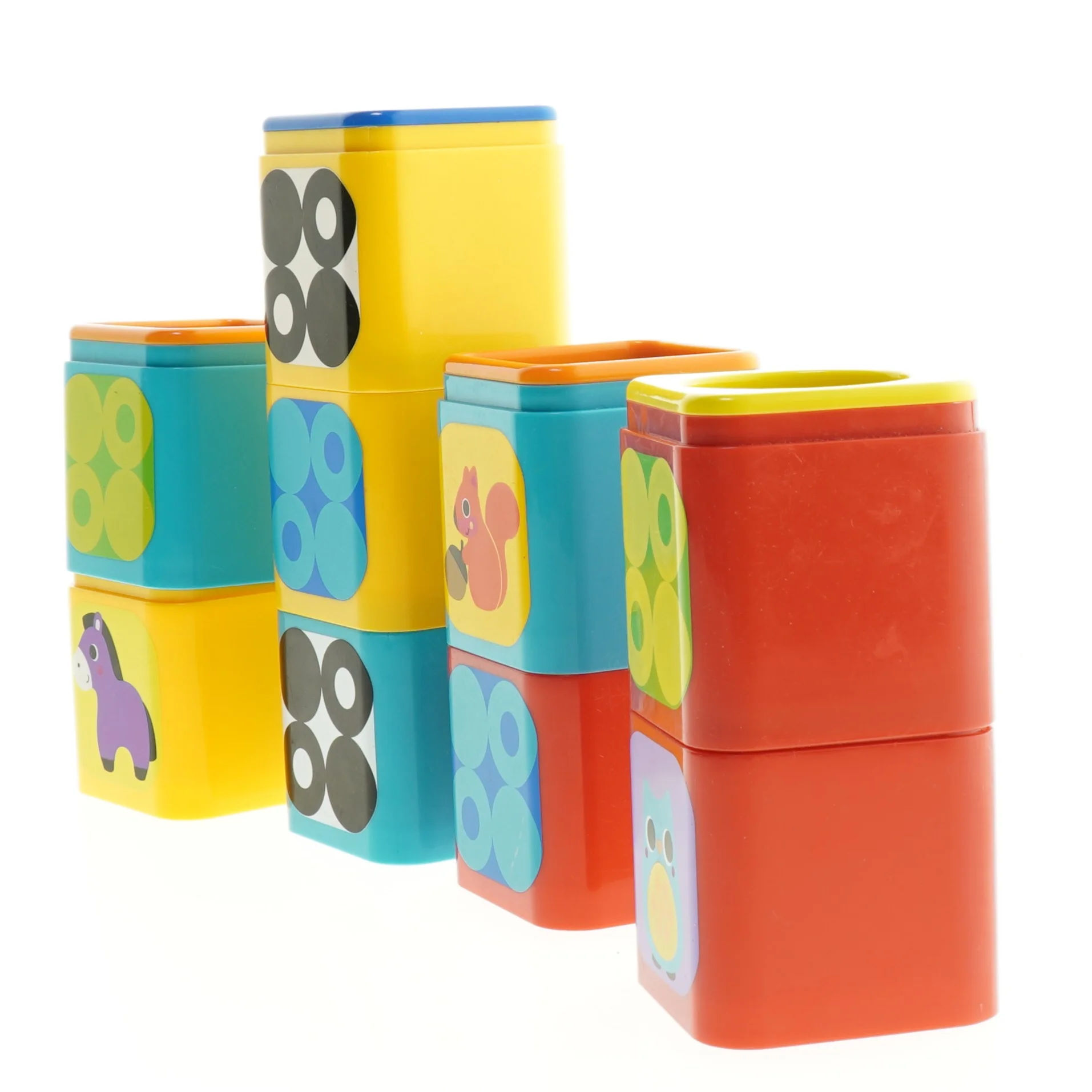 Farverige plastikopbevaringsbokse