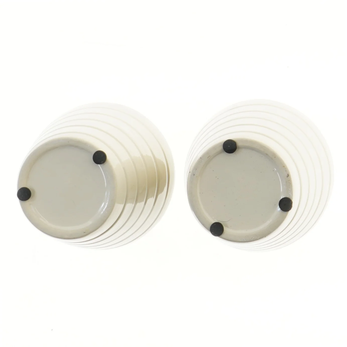 To beige potter (str. 2 stk Ø 12,5 cm længde 15 cm)