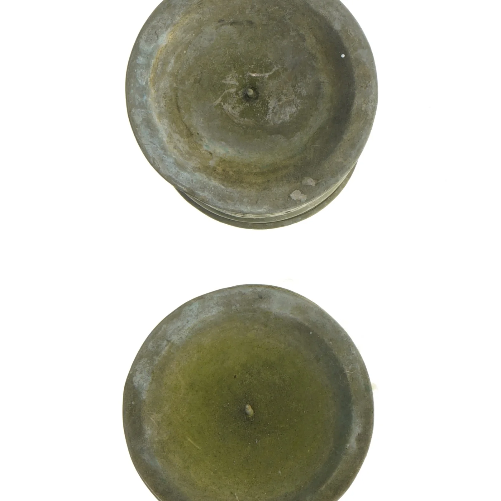 Udsmykkede metal lysestager (str. 21 x 10 cm)