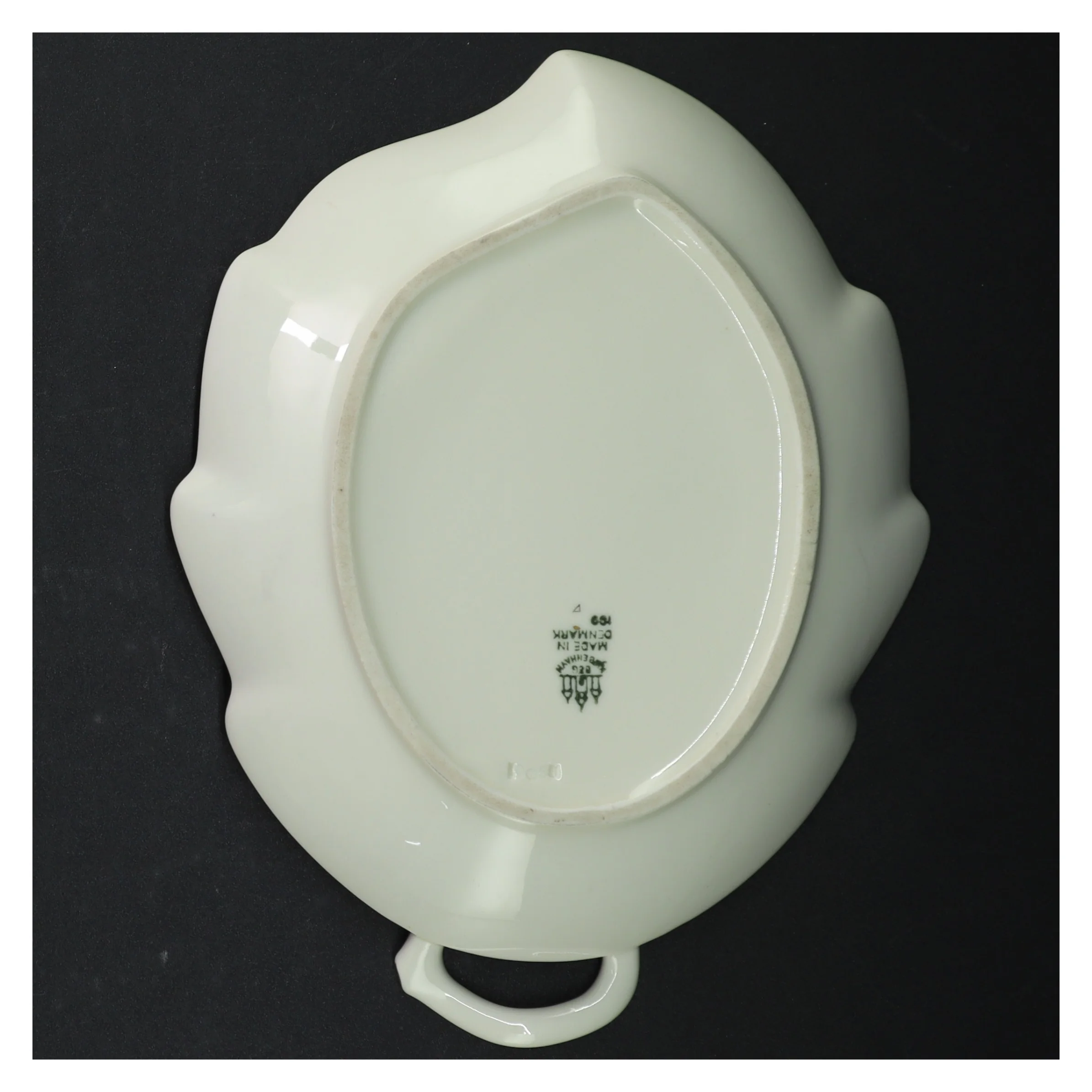 Pocelænsfad med håndtag fra B&G