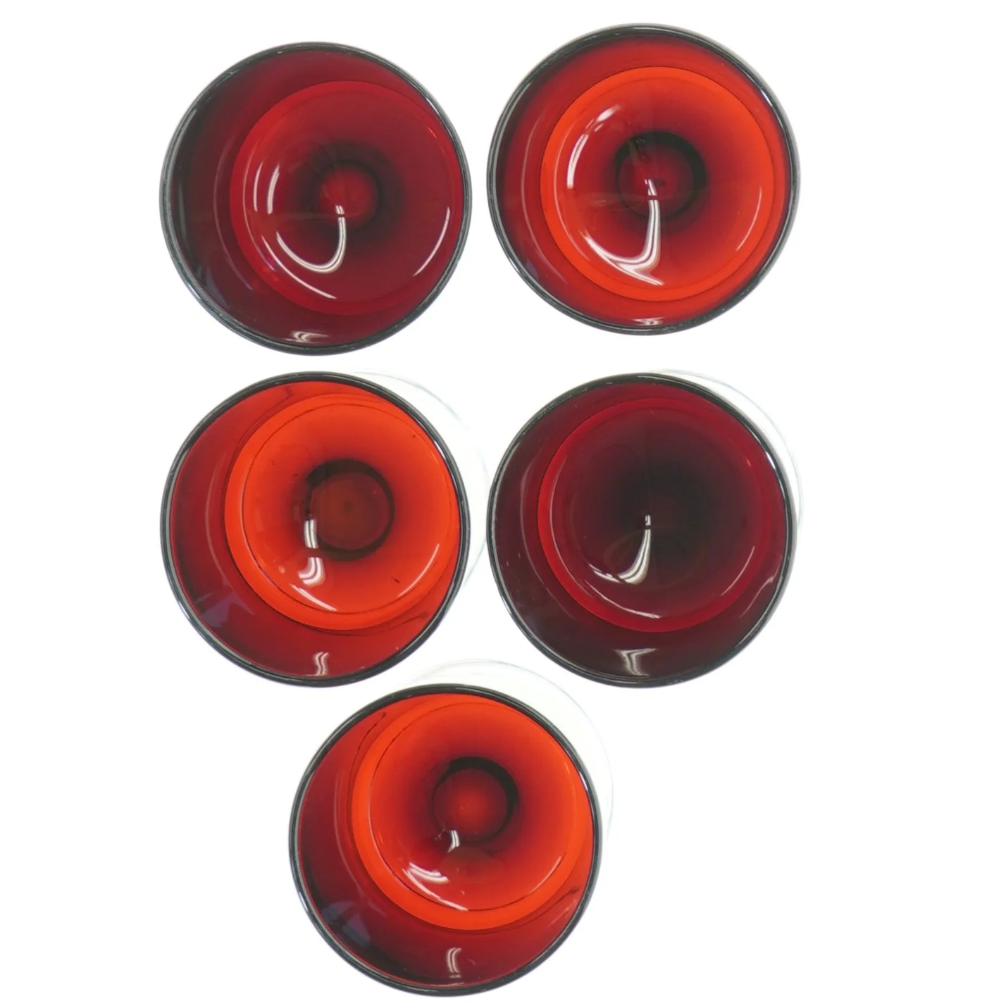 Røde vinglas på fod (str. H. 9 cm, ø 5,5 cm)