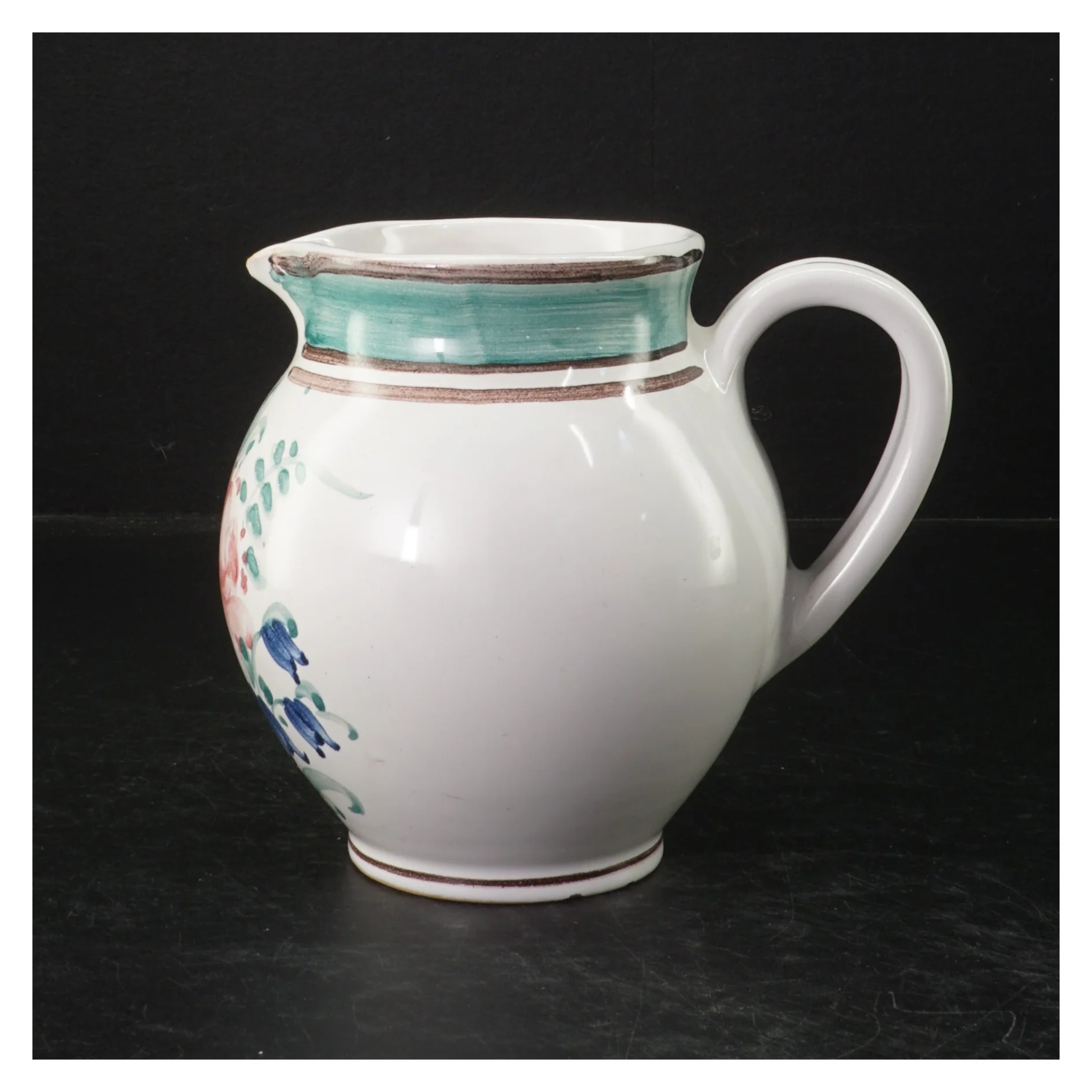 Dekoreret keramik kande fra Lars Syberg (str. H. 13,5 cm)