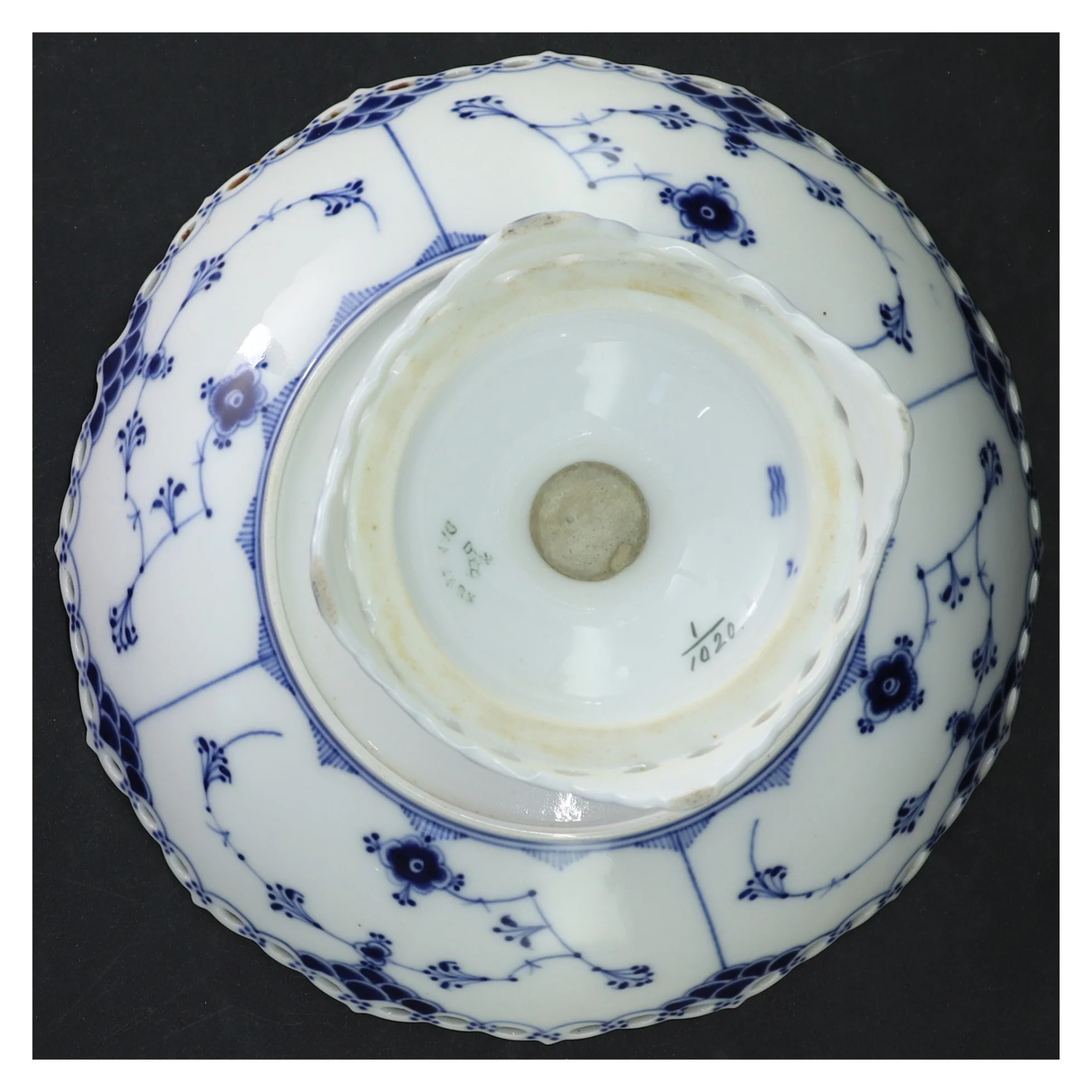 Porcelænsfad med blå mønster fra Royal Copenhagen (str. 15x20 cm)