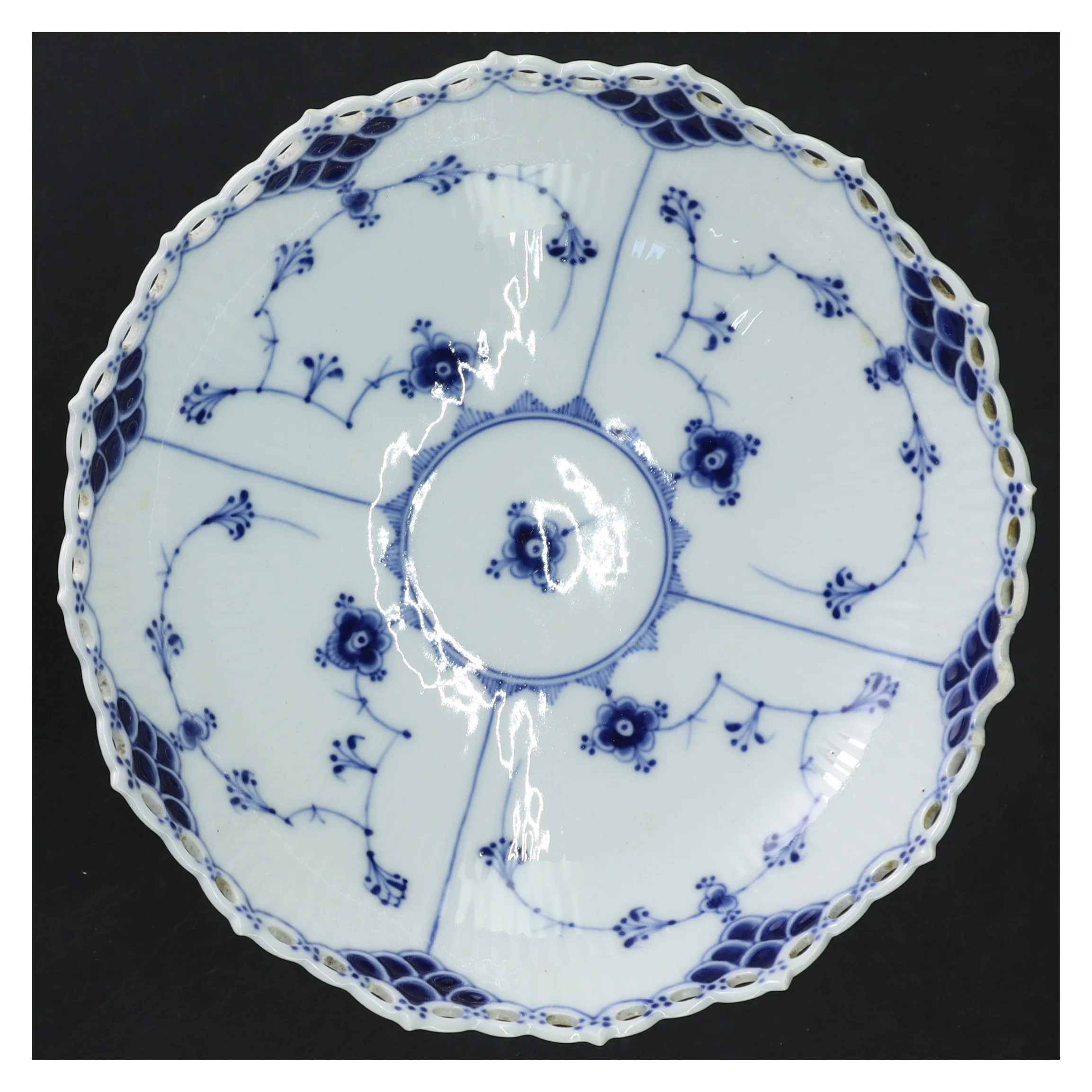 Porcelænsfad med blå mønster fra Royal Copenhagen (str. 15x20 cm)