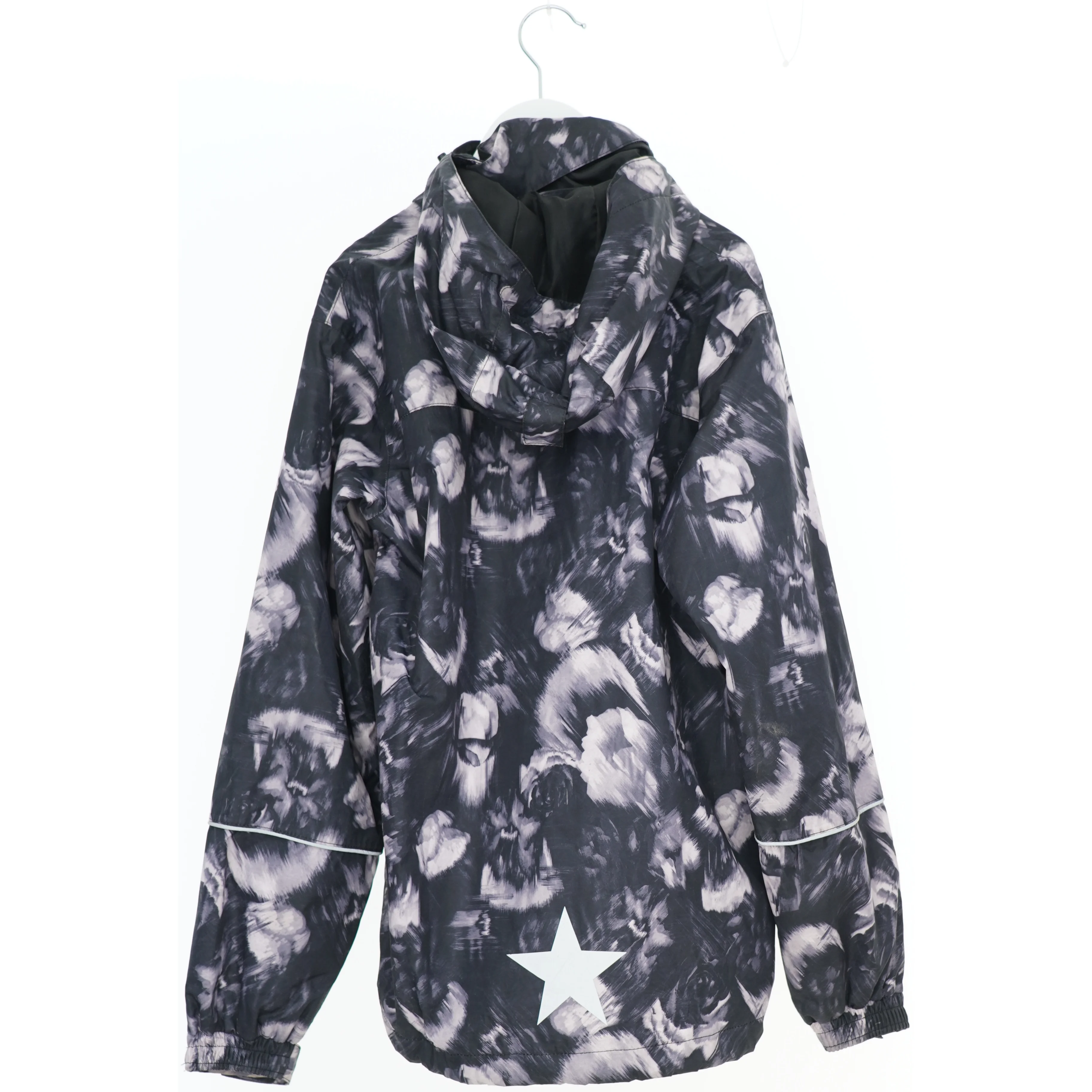 Anorak med mønster fra We Make Sport Alive (str. 152)