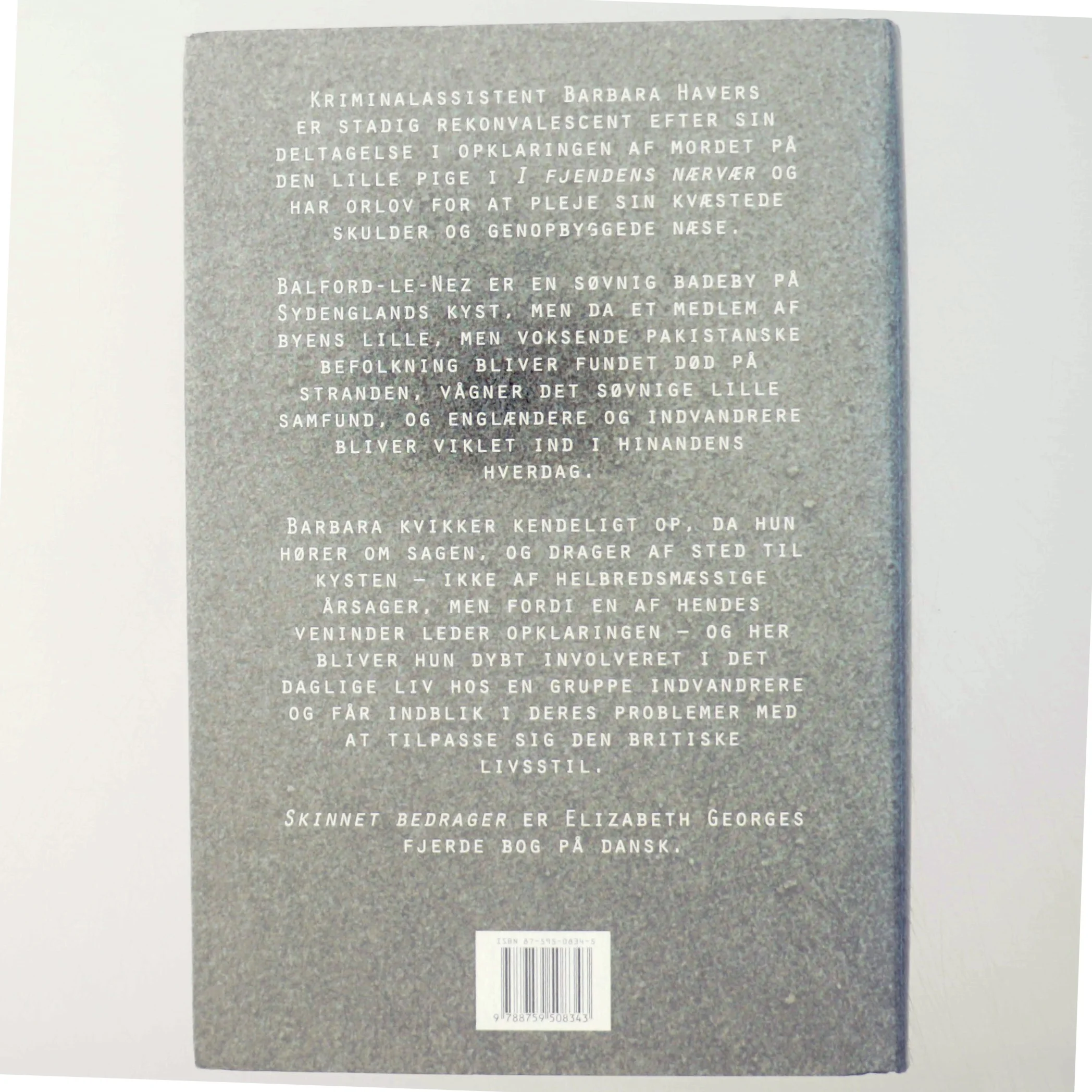 Skinnet bedrager af Elizabeth George (Bog)