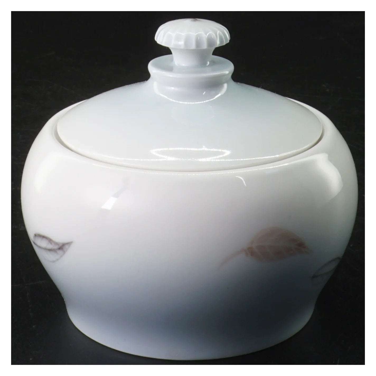 Hvid porcelænssukkerskål med låg fra B&G (str. 11 cm i diameter)