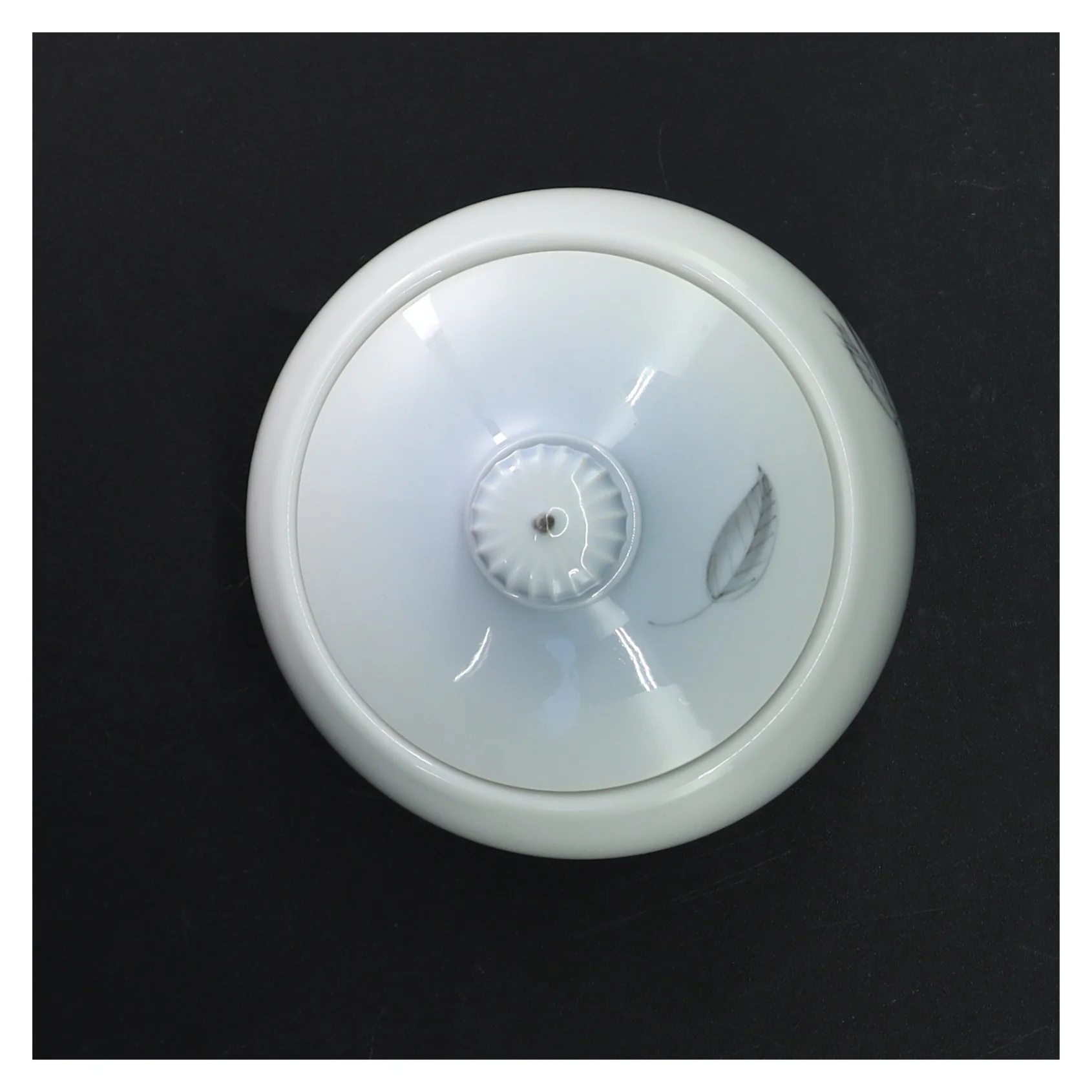 Hvid porcelænssukkerskål med låg fra B&G (str. 11 cm i diameter)