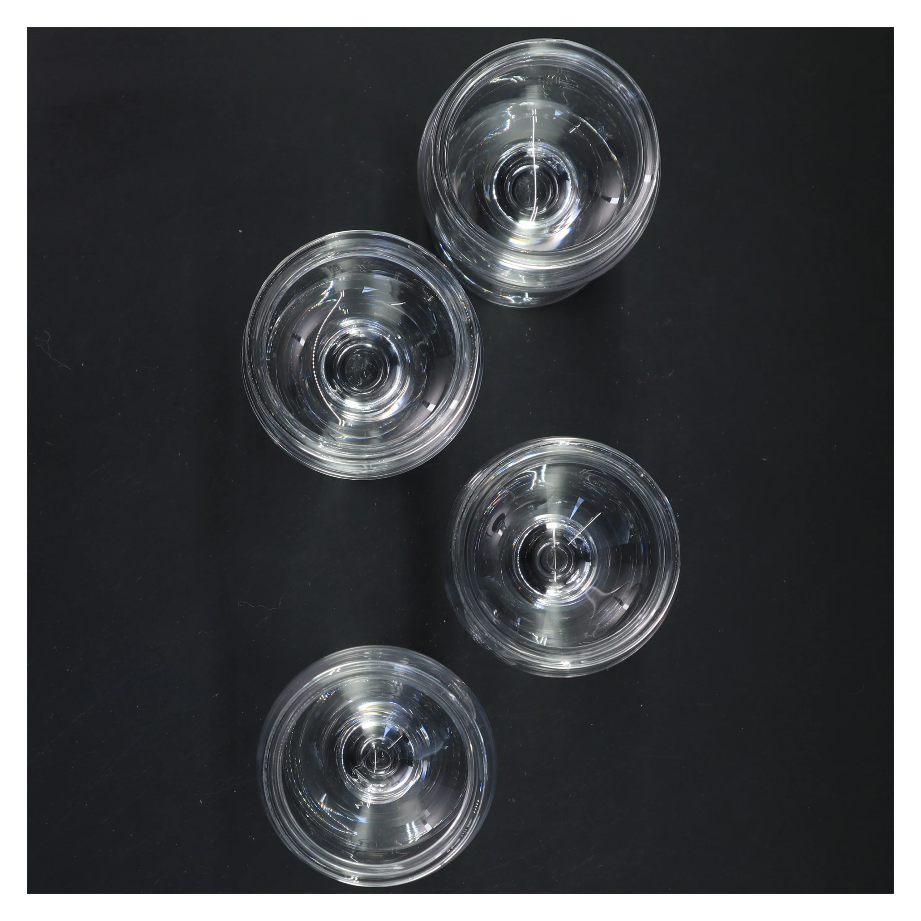 Sæt med fire glas (str. 7x13 cm)