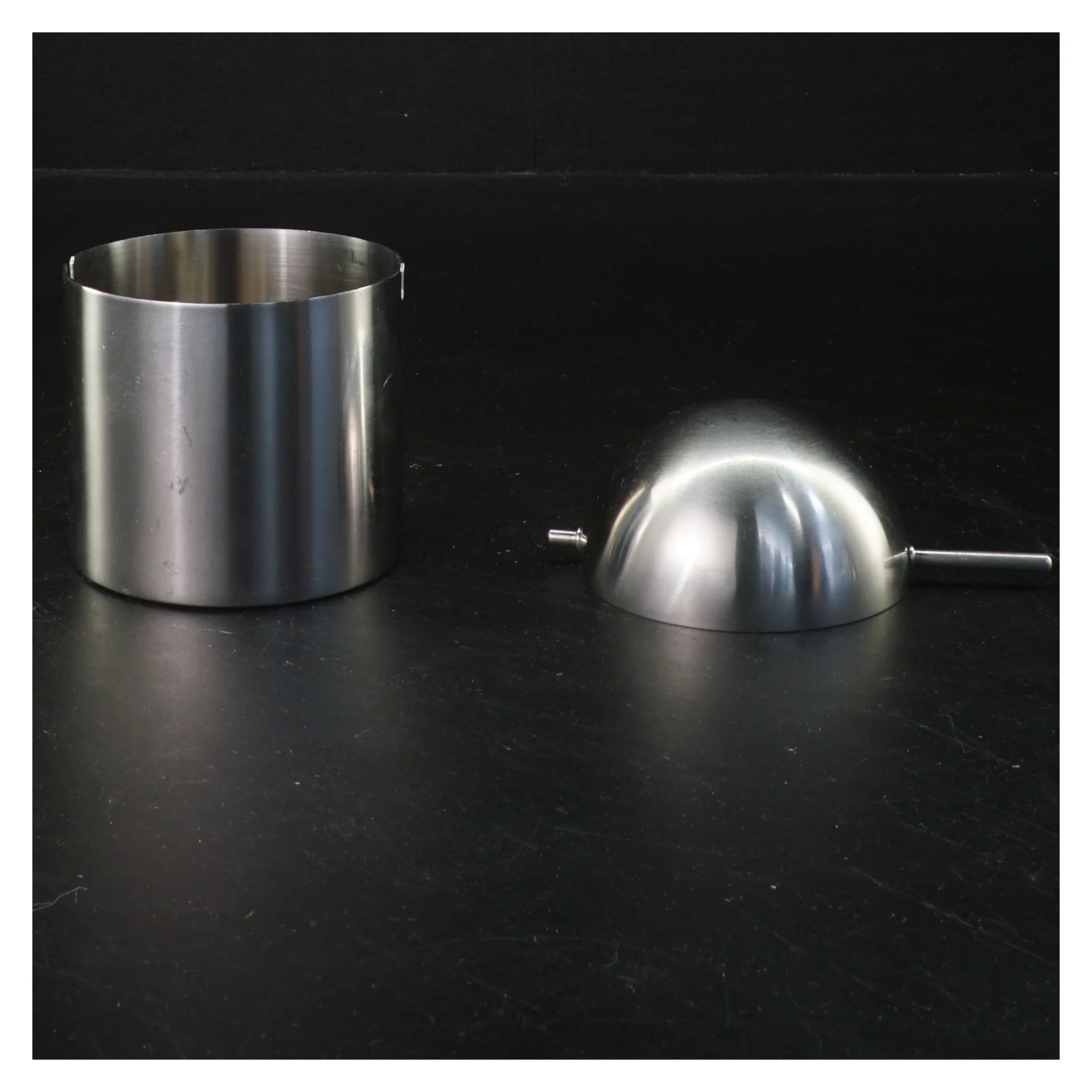 Askebæger af rustfrit stål (str. Ø 7,5x7,5 cm)