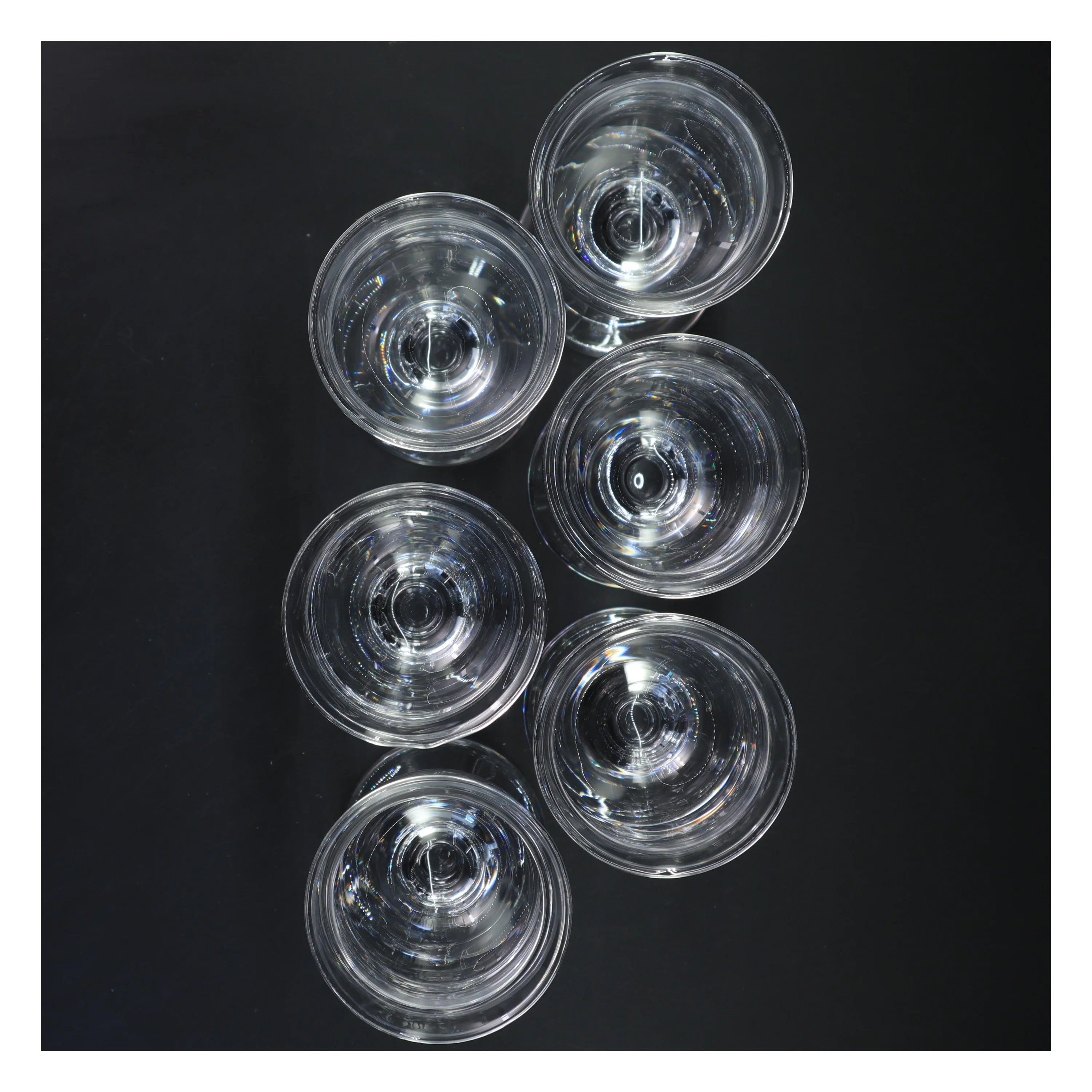 Sæt af seks vinglas (str. 8,5x18 cm)