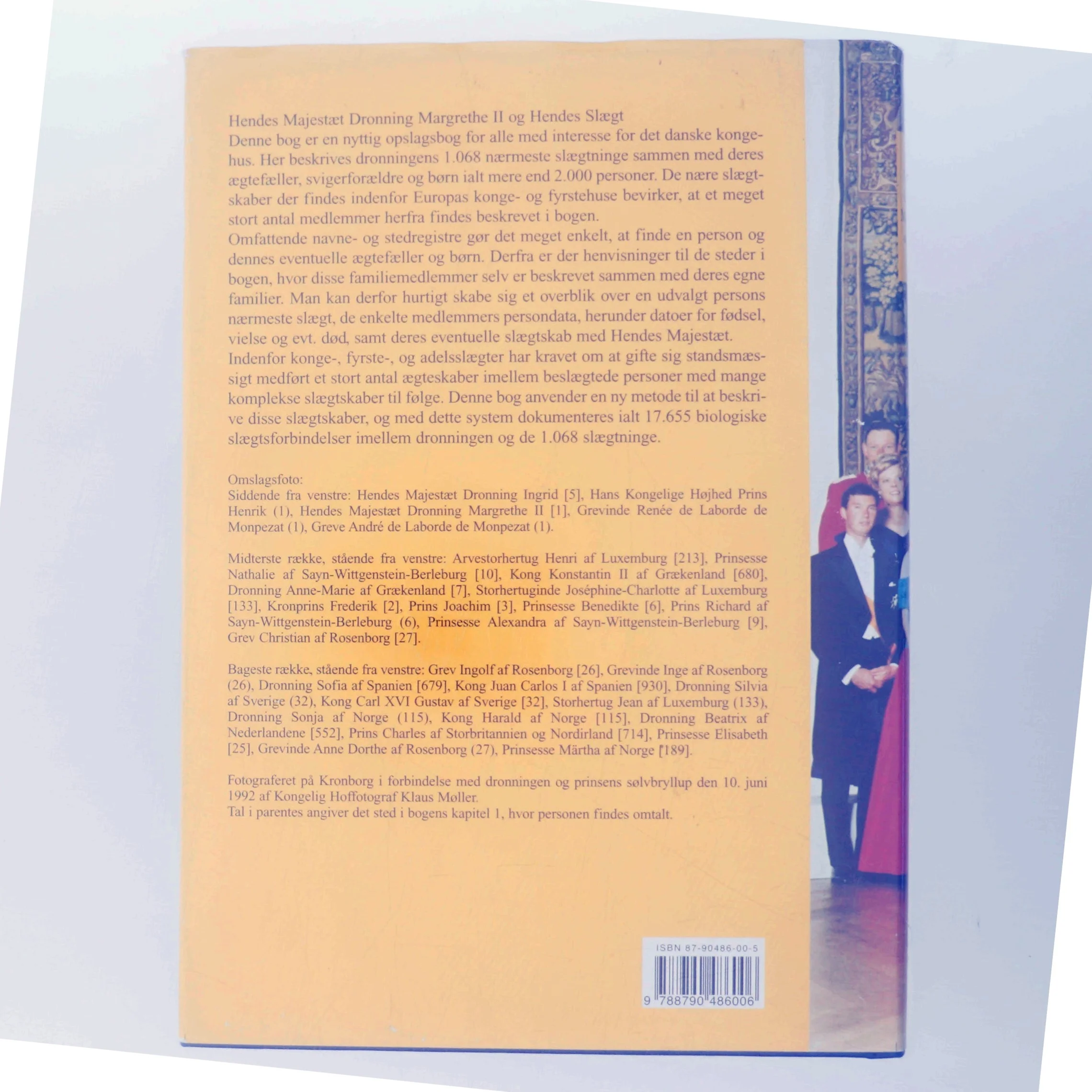 Hendes Majestæt dronning Margrethe II og hendes slægt af Knud Højrup (f. 1943) (Bog)