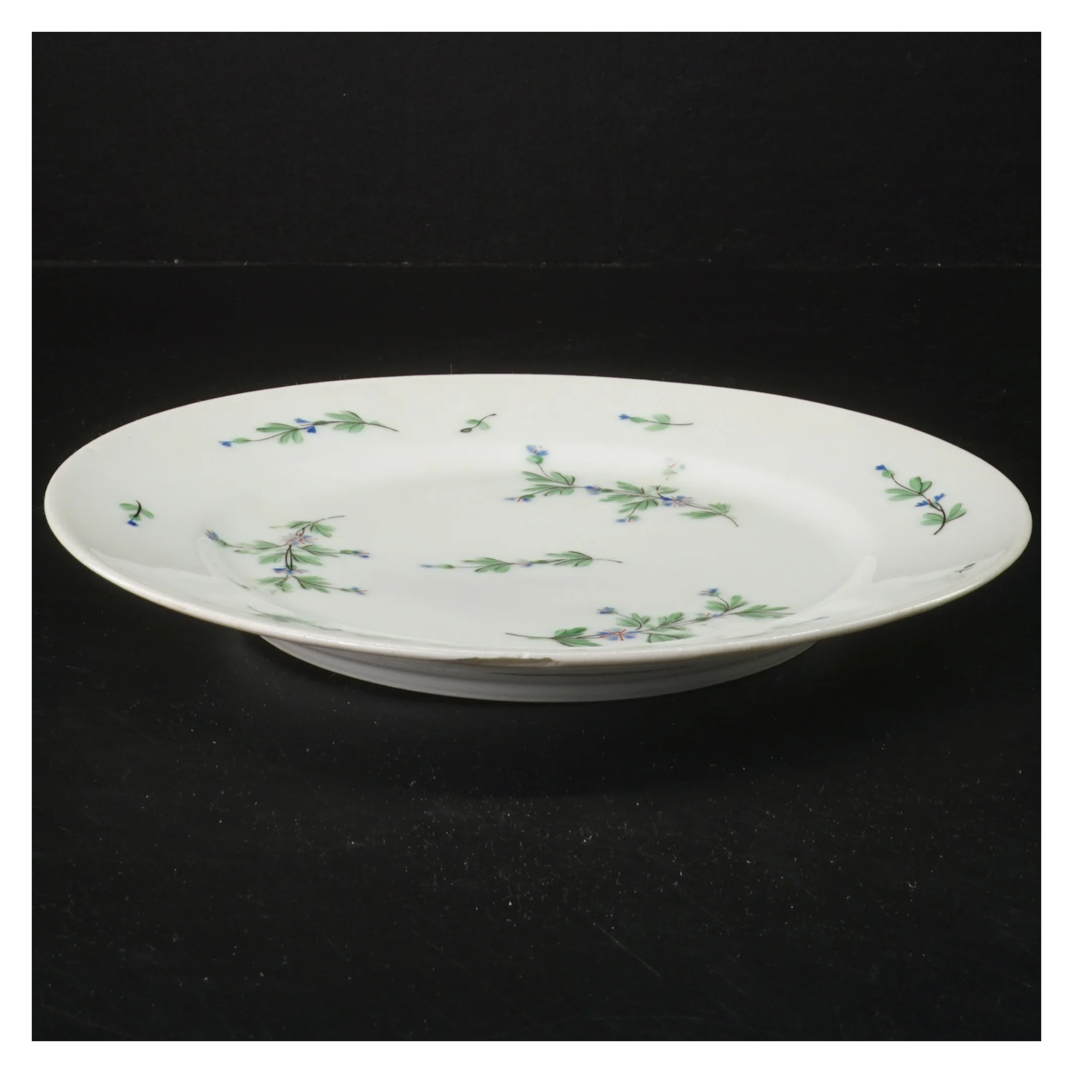 Dekorativ tallerken med blomsterdesign (str. Ø 23 cm)