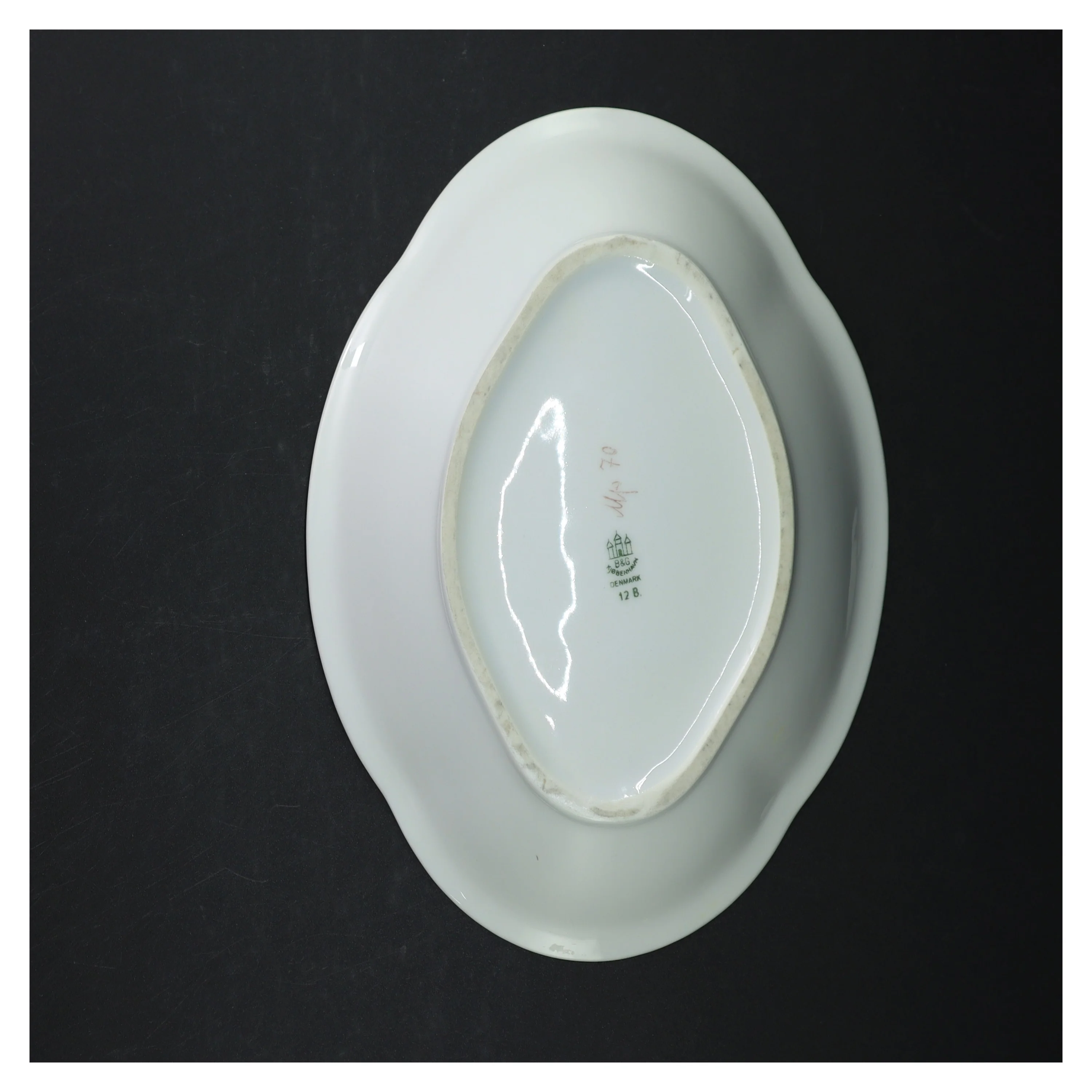 Dekorativt fad med fiske motiv fra B&G (str. 24 x. 19 cm. h. 6 cm)