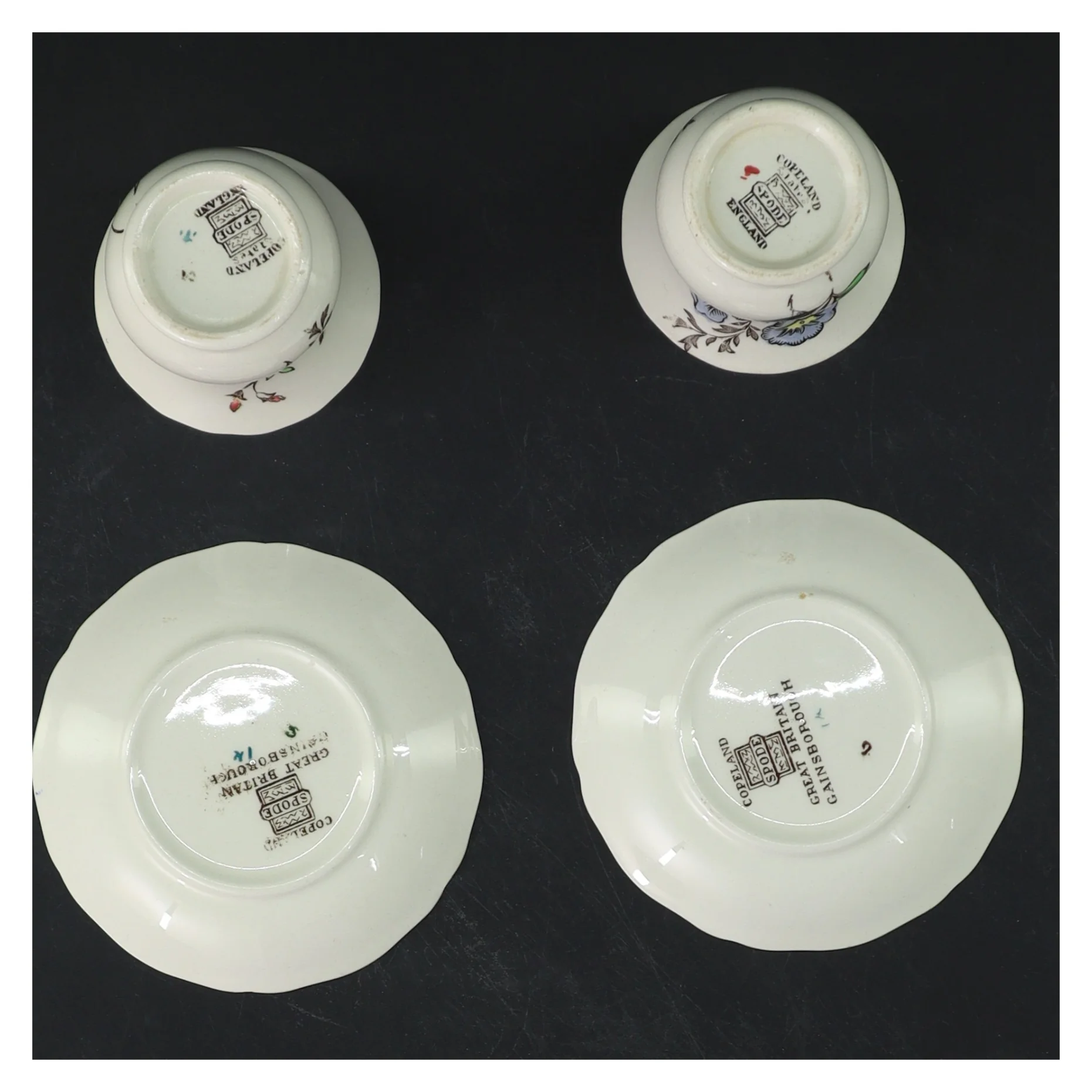 To antikke kopper med underkopper fra Copeland Spode (str. Ø 9 & 5,5 cm)