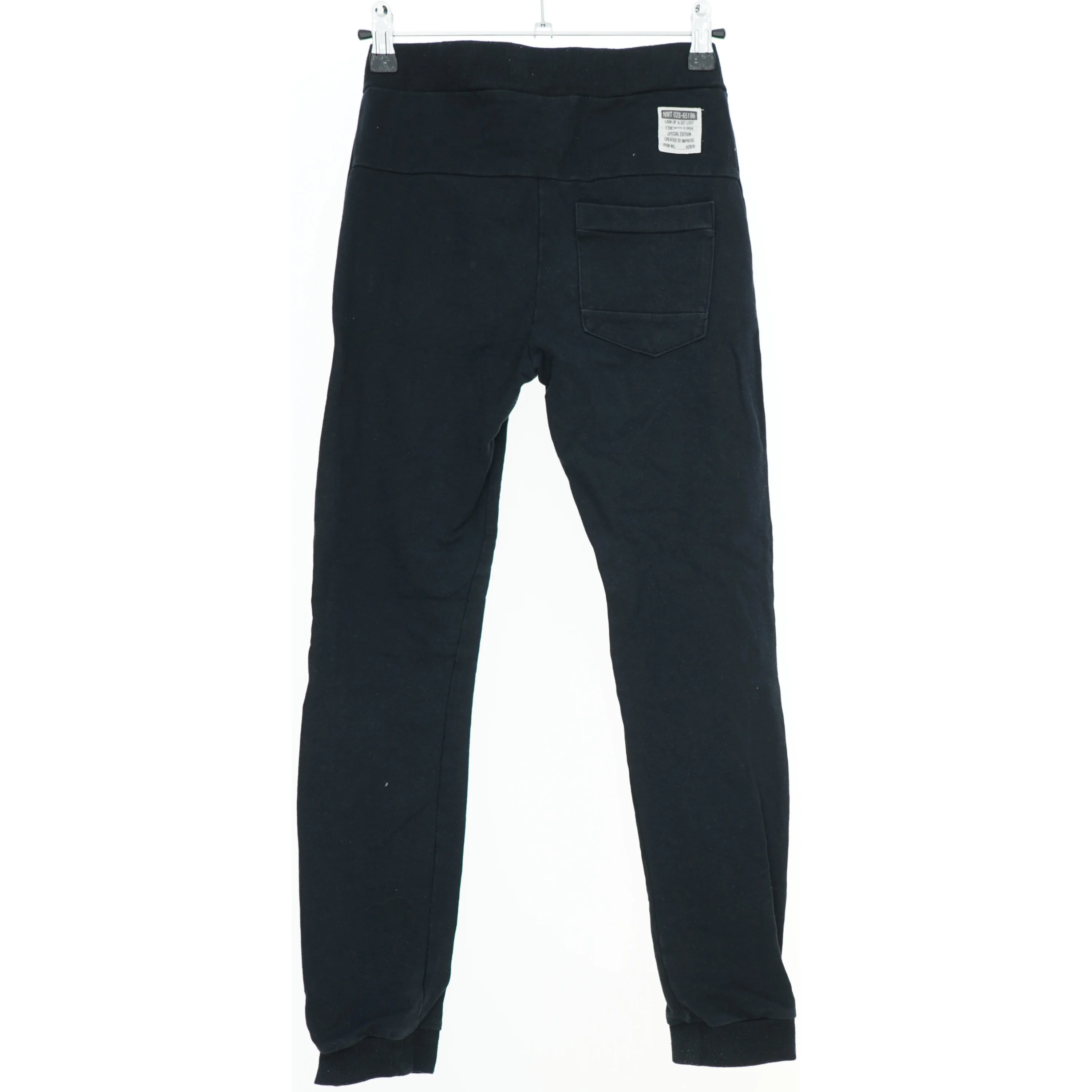 Sort sweatpants med lynlåslommer fra Name It (str. 140)