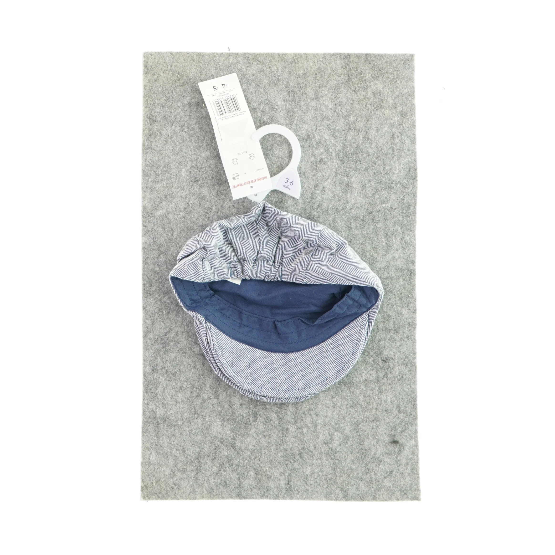 Stribet hat fra F&F (str. 3-6 mdr.)