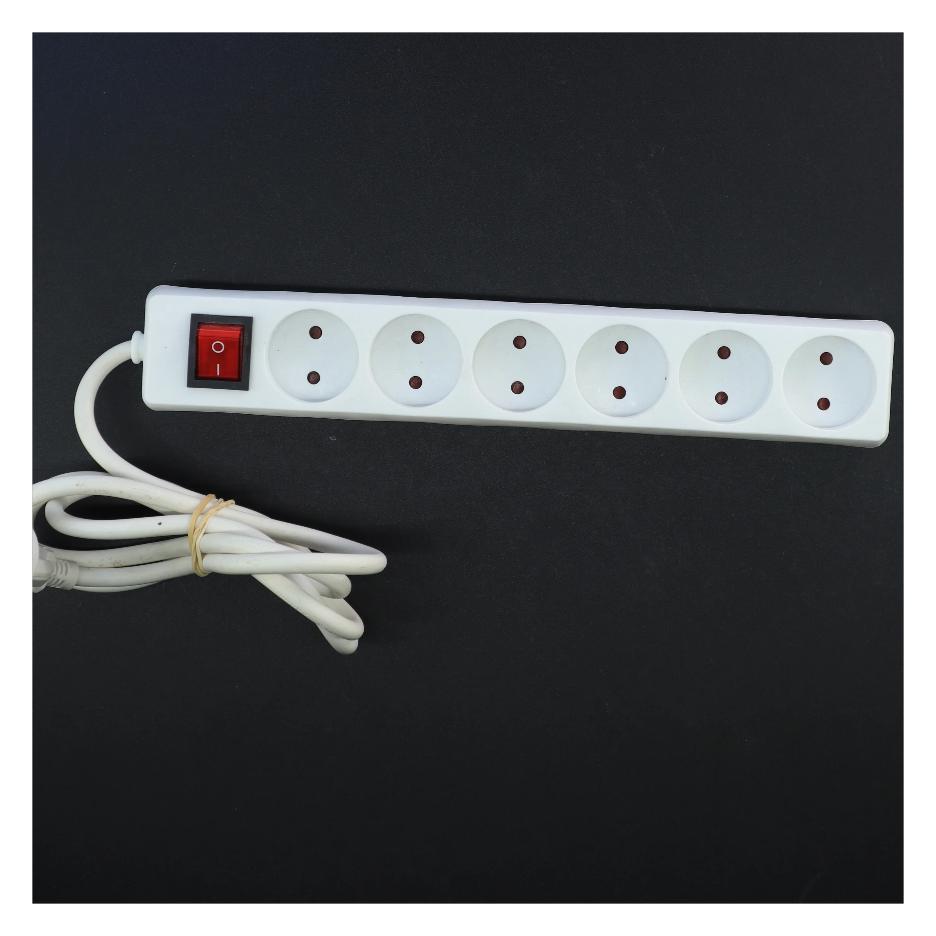 Hvid stikdåse med 6 udtag