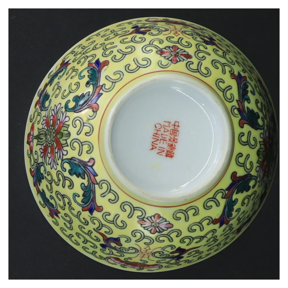 Dekorativ skål med ske (str. Ø 11,5 cm)