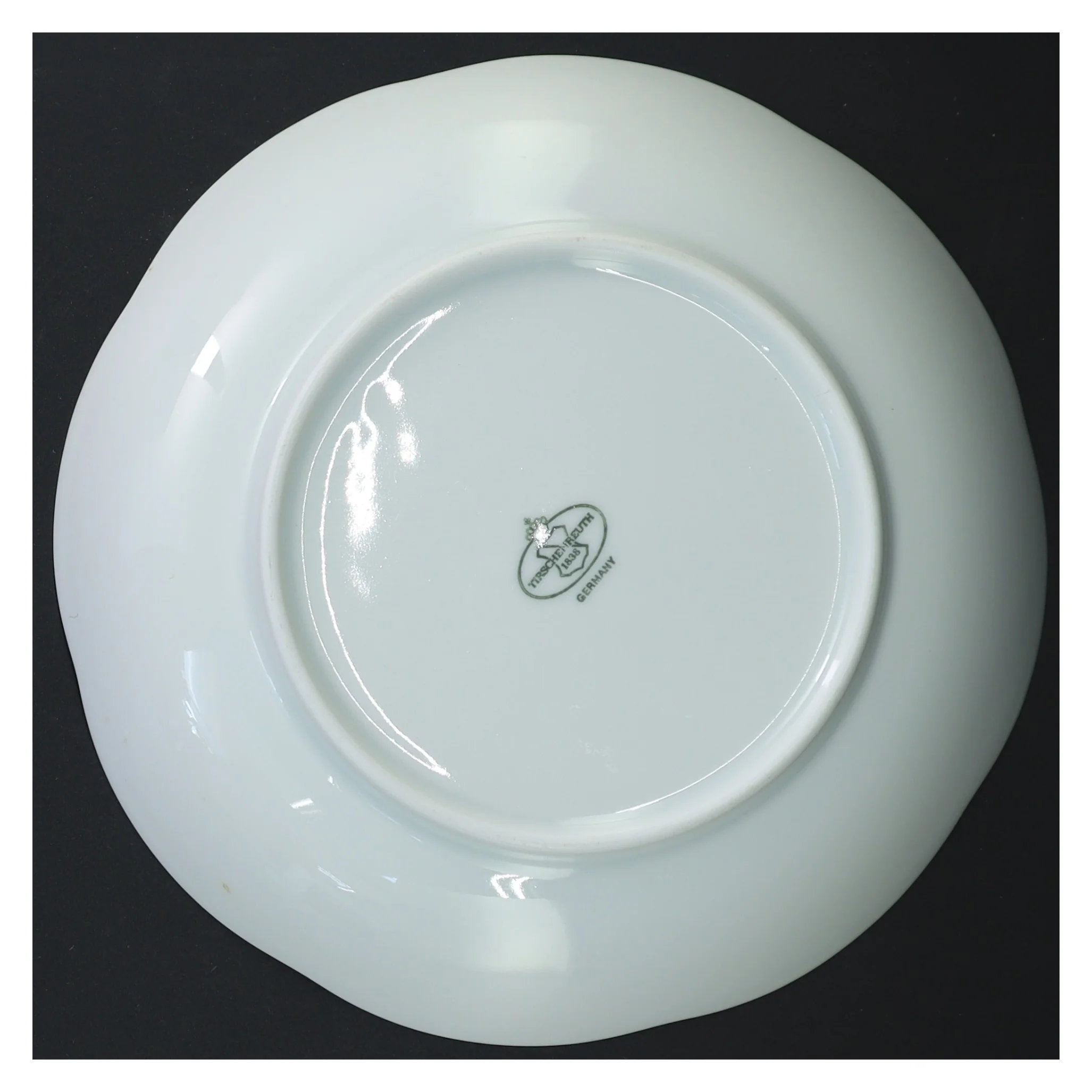 Rund porcelænsskål med blomstermønster fra Tirschenreuth (str. Ø 21 cm)