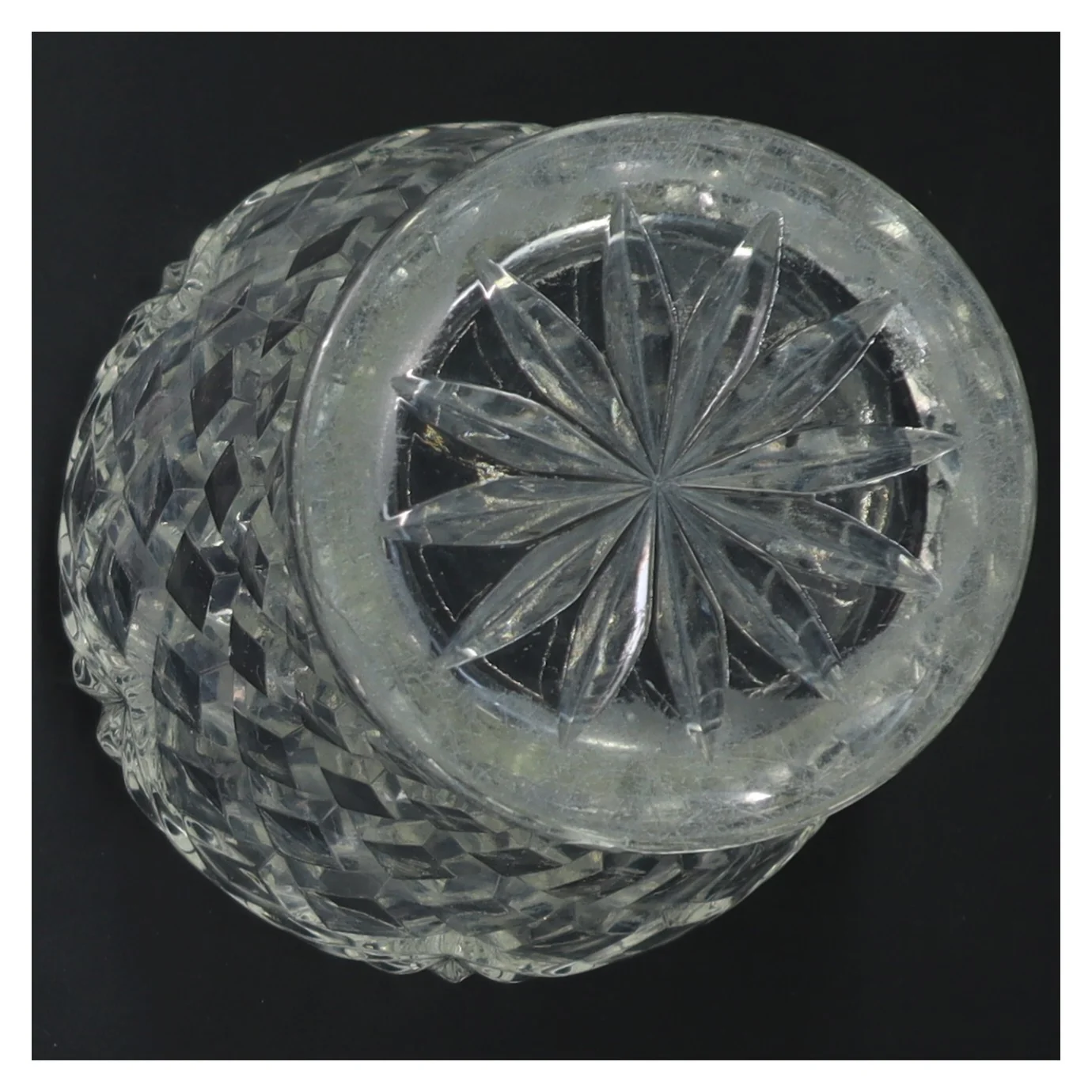 Glasvase med dekoration (str. 18 cm)