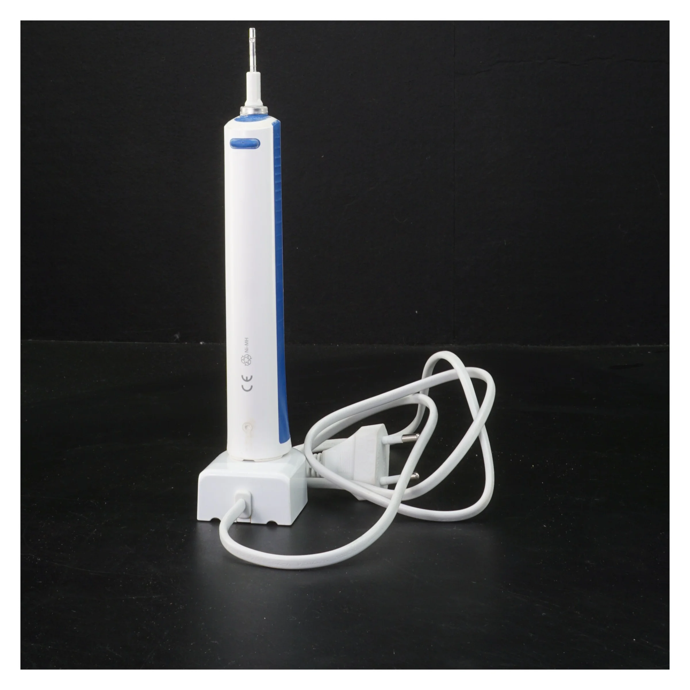 Elektrisk tandbørste med oplader fra Oral-b (str. 19,5 cm)