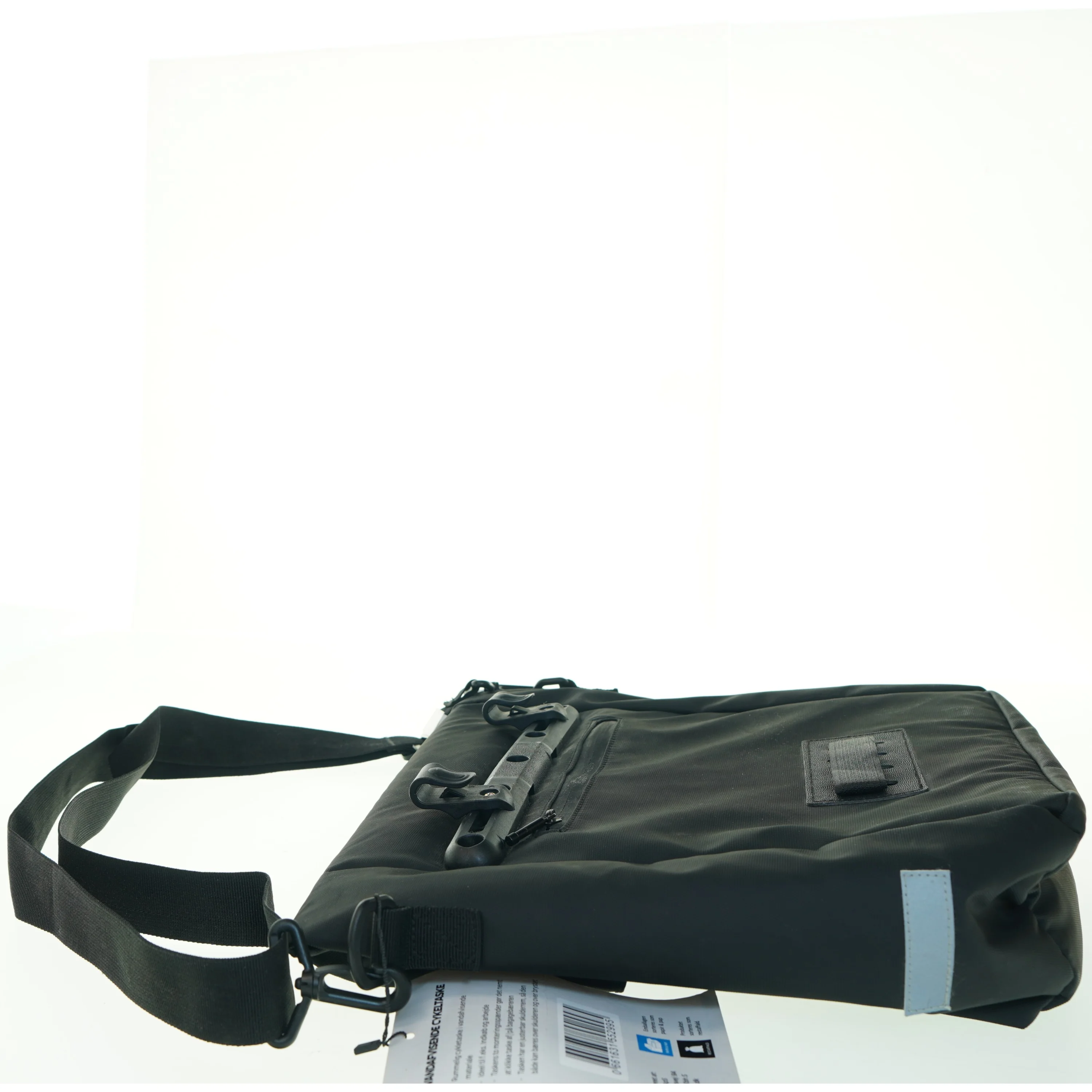 Skuldertaske i sort (str. 36 x 42 cm)