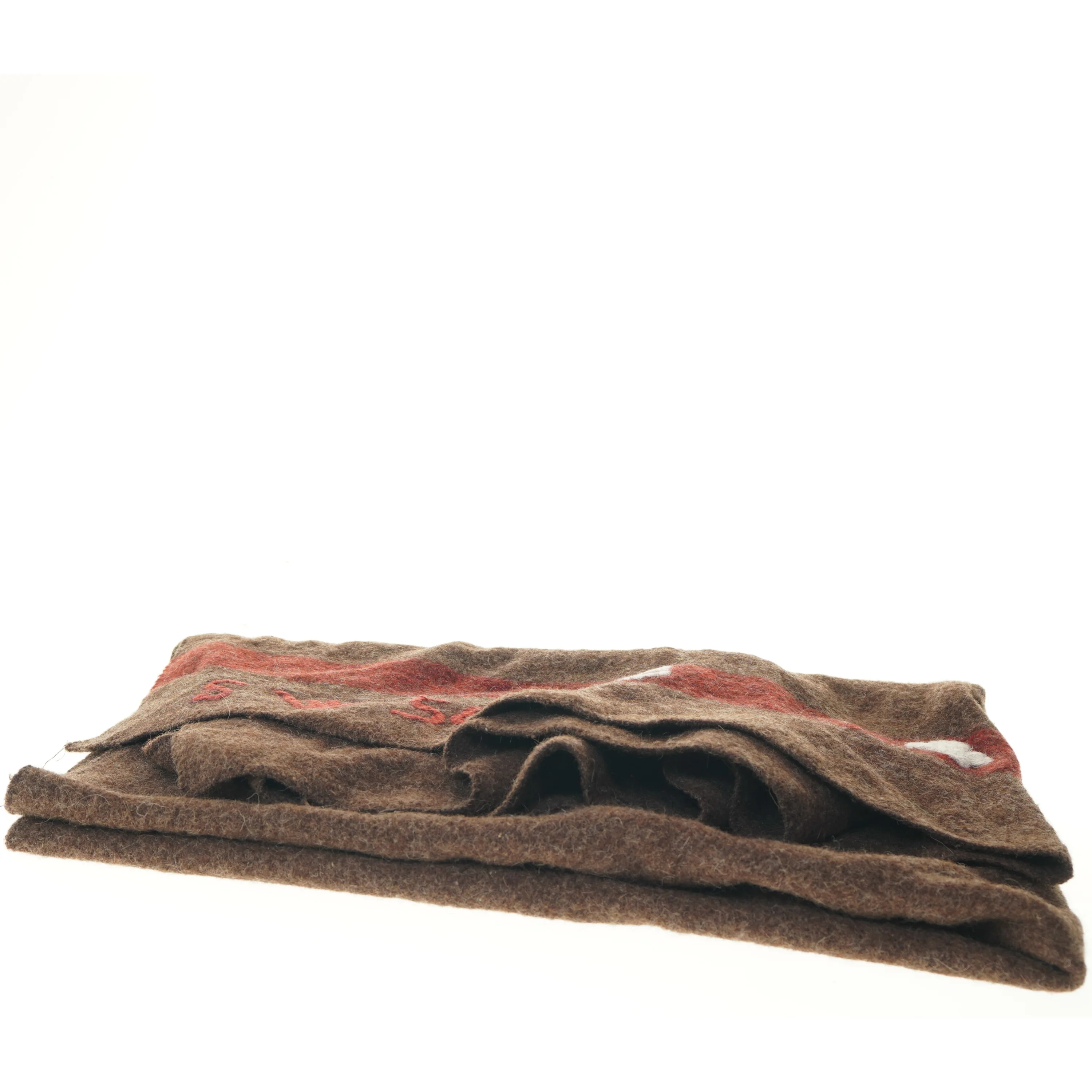 Brunt uldtæppe med røde og hvide broderier (str. 136x172 cm)