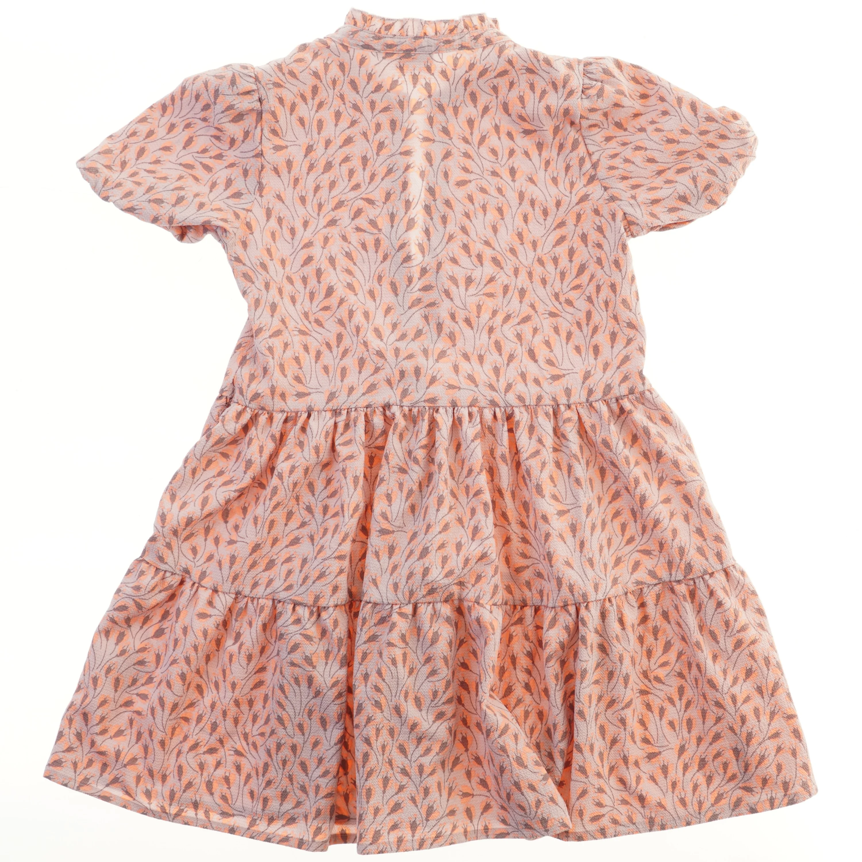 Blomstret kjole med korte ærmer fra VRS (str. 110)