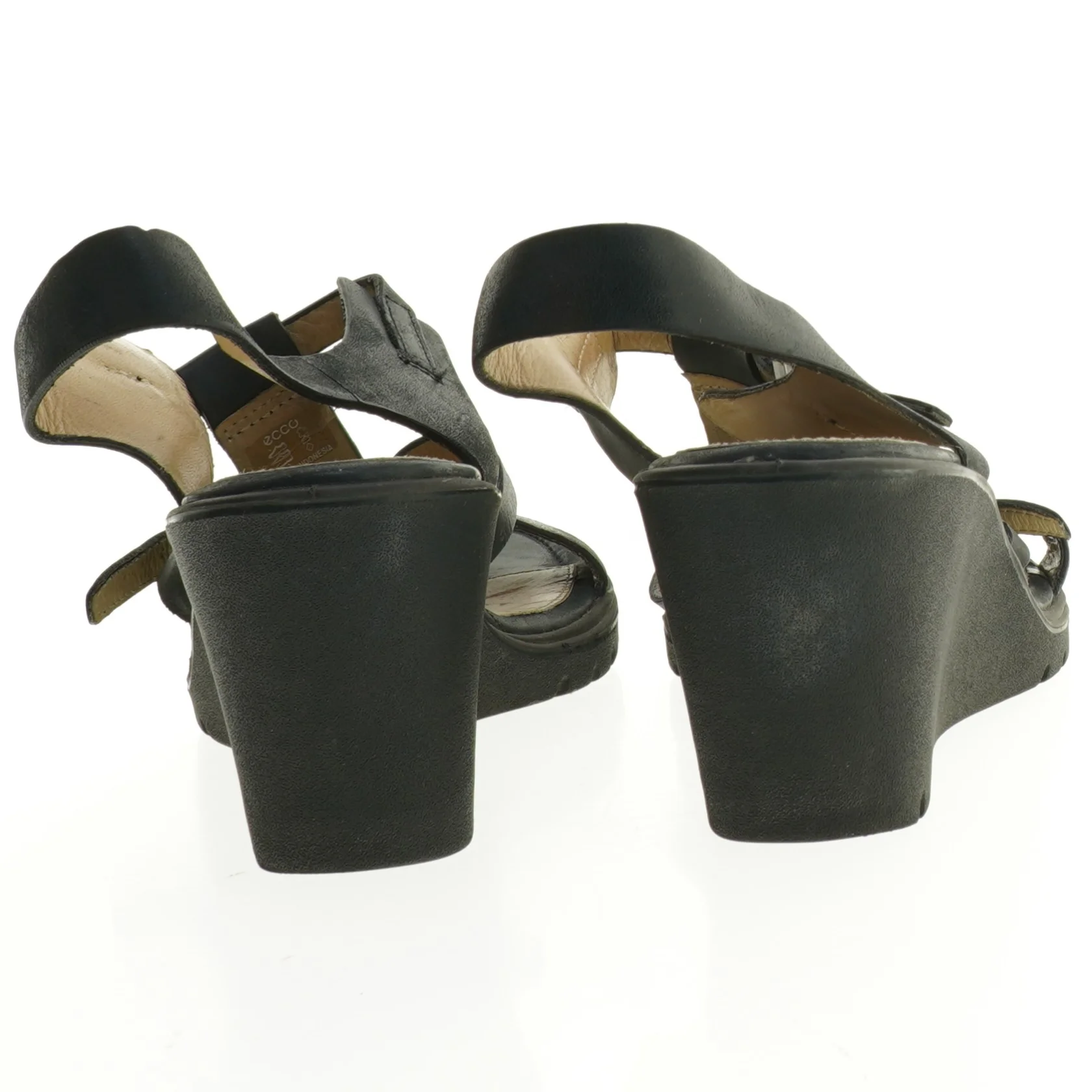 Sorte sandaler med kilehæl fra Ecco (str. 36)