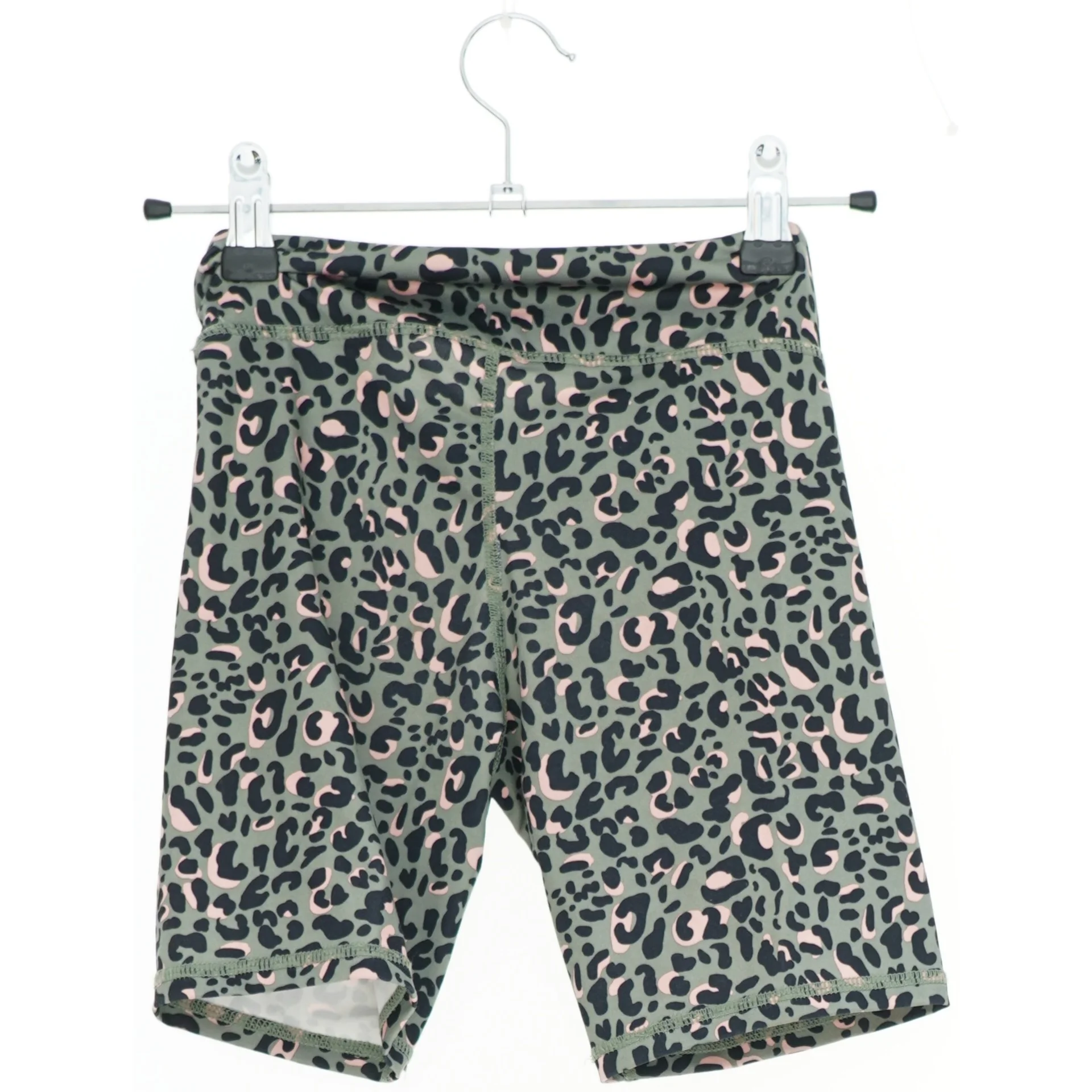 Badeshorts med leopardmønster fra H&M (str. 128)