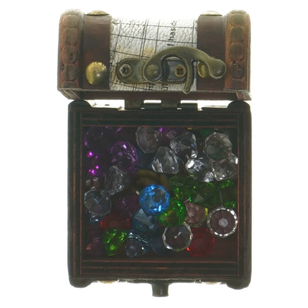 Lille skattekiste (str. 7,5x7,5x6,5 cm)