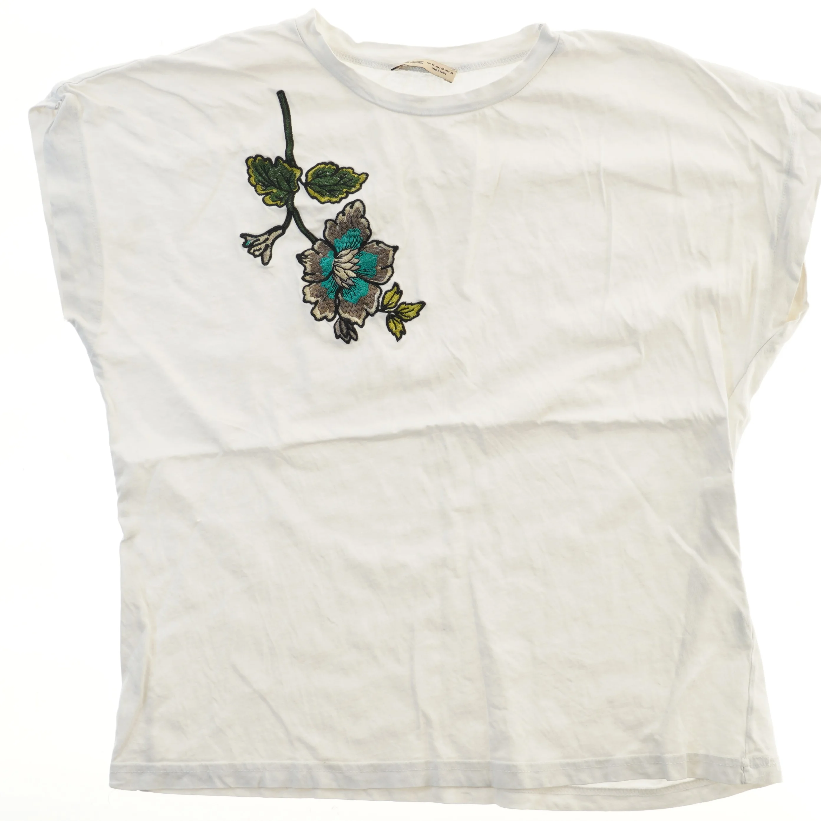 Hvid T-shirt med blomsterbroderi fra Zara (str. M)