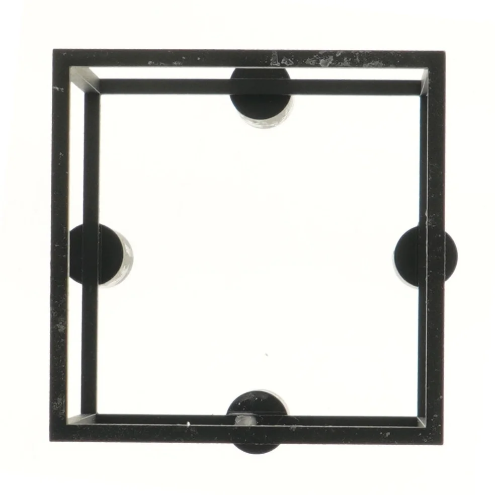 Kubus  lysestage (str. 20x14 cm) i støbejern. 